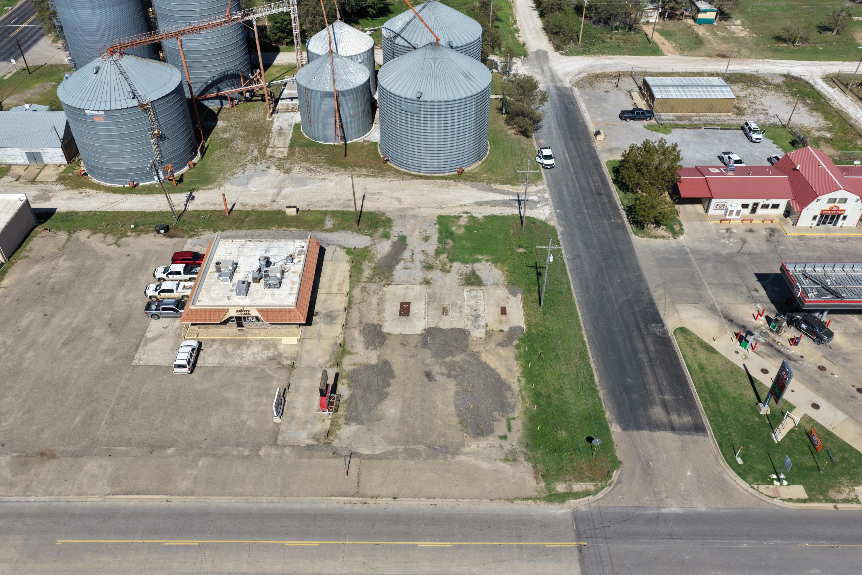 201 E Oklahoma Avenue Property Photo 5