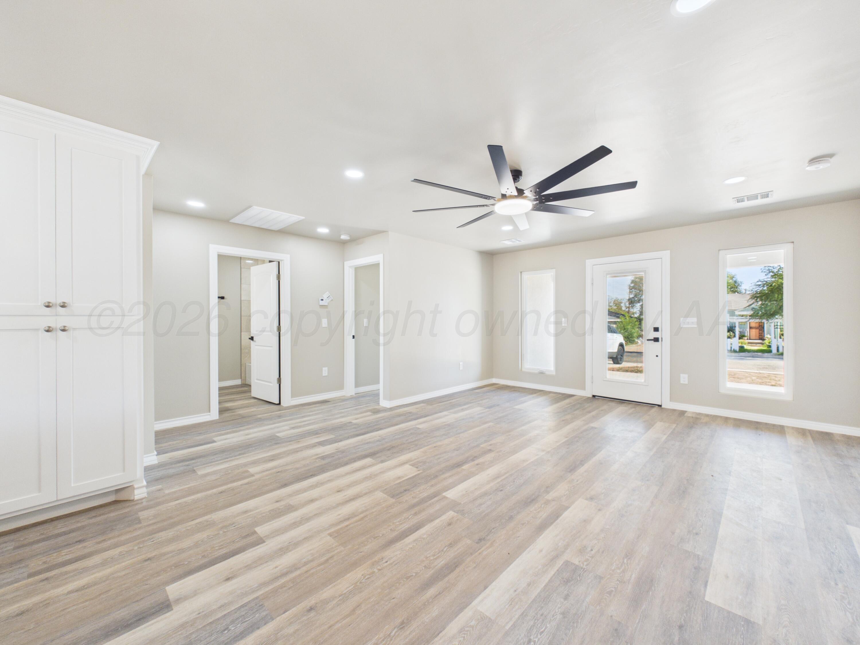 307 N Maryland Street Property Photo 4