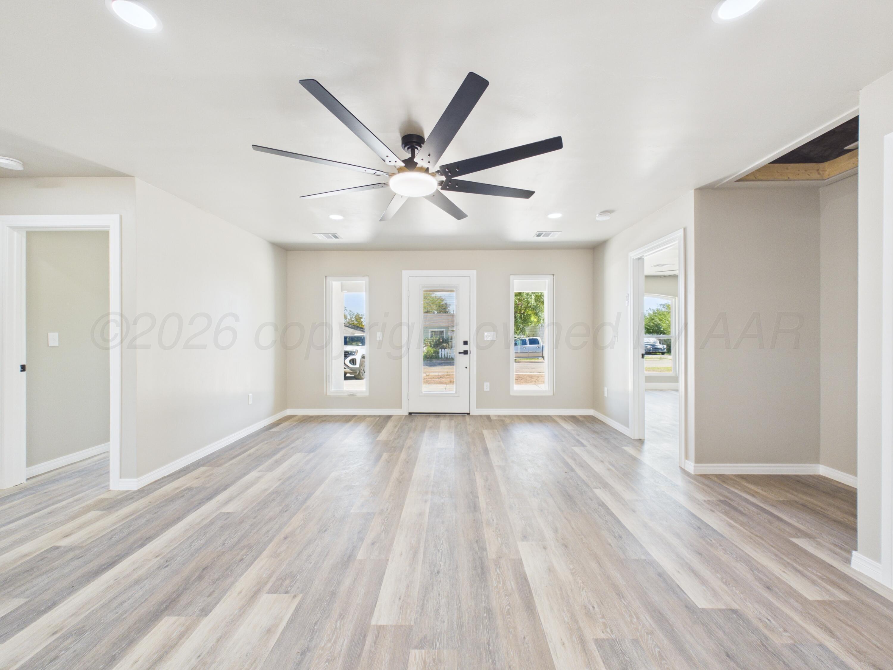 307 N Maryland Street Property Photo 5