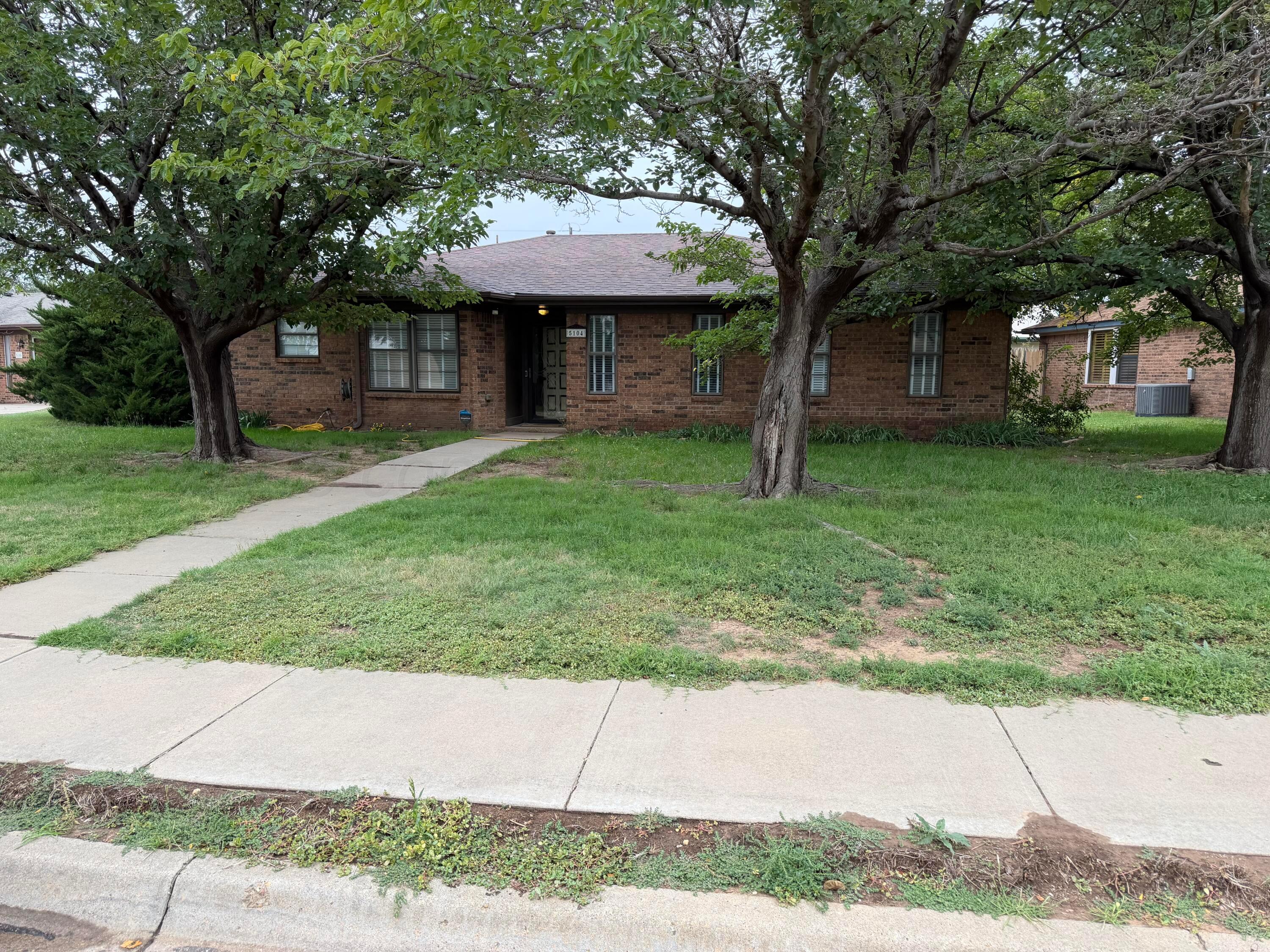 5104 Navajo Trail Property Photo 1