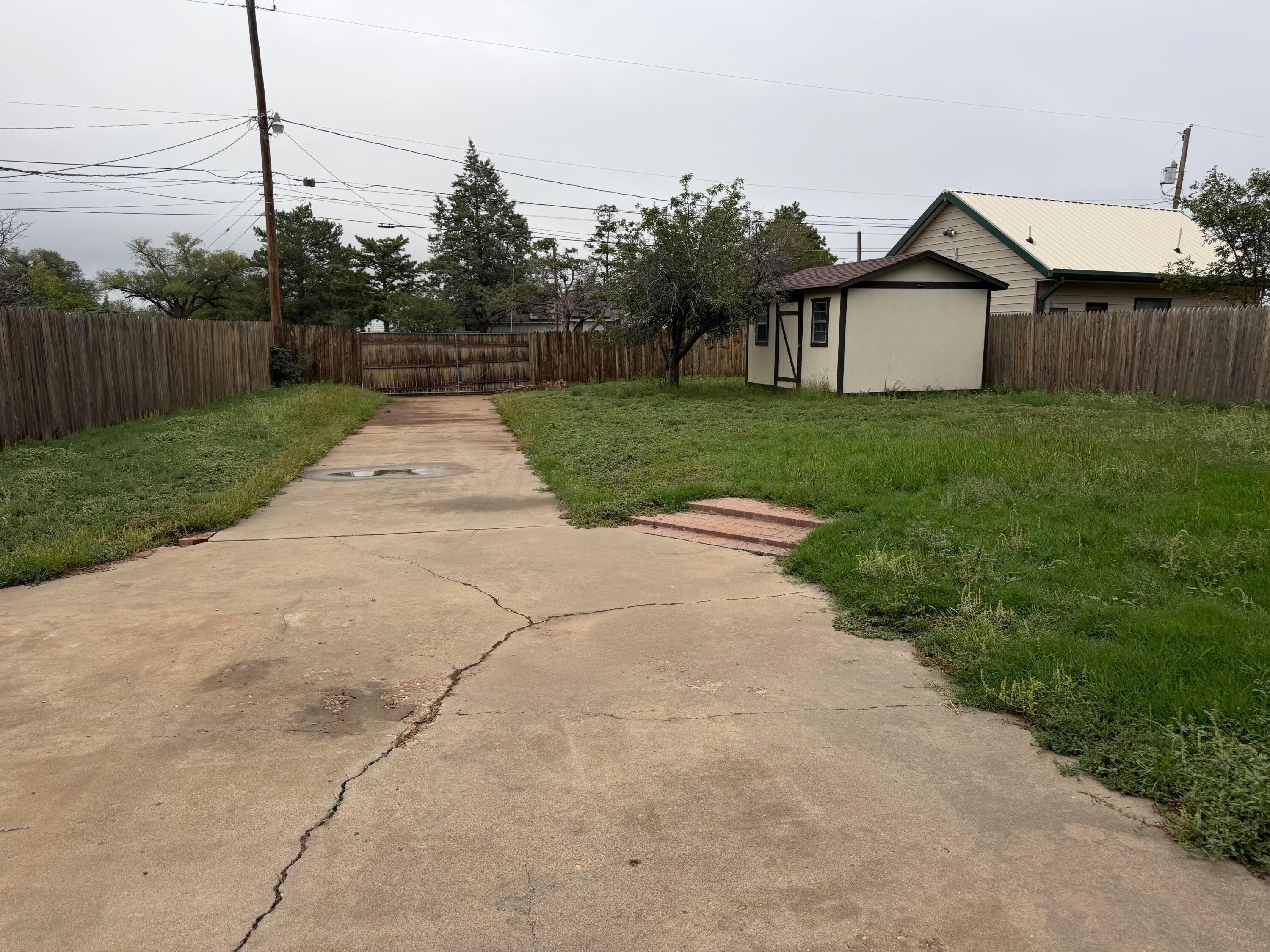 5104 Navajo Trail Property Photo 4