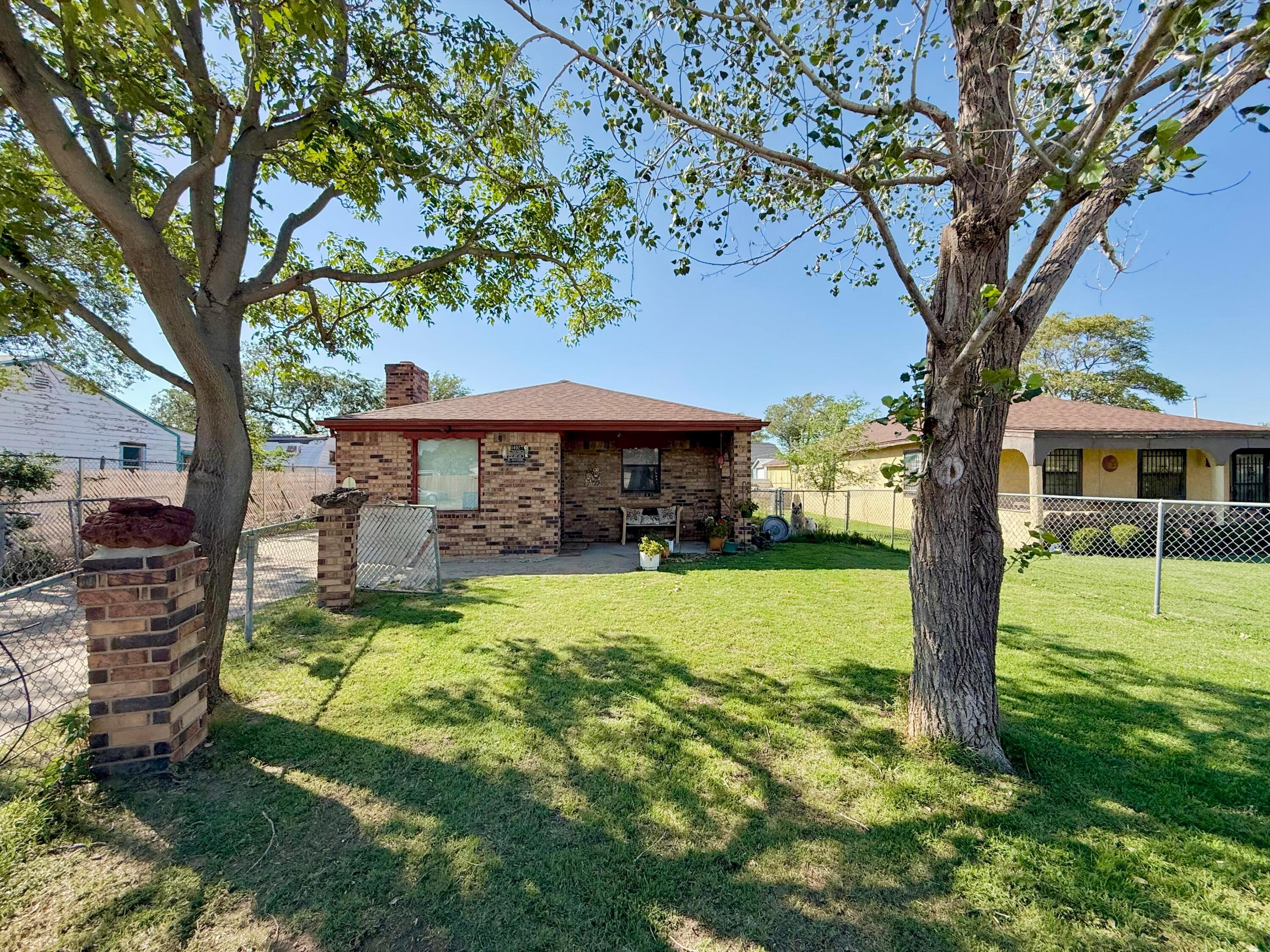 1402 S Houston Street Property Photo 1