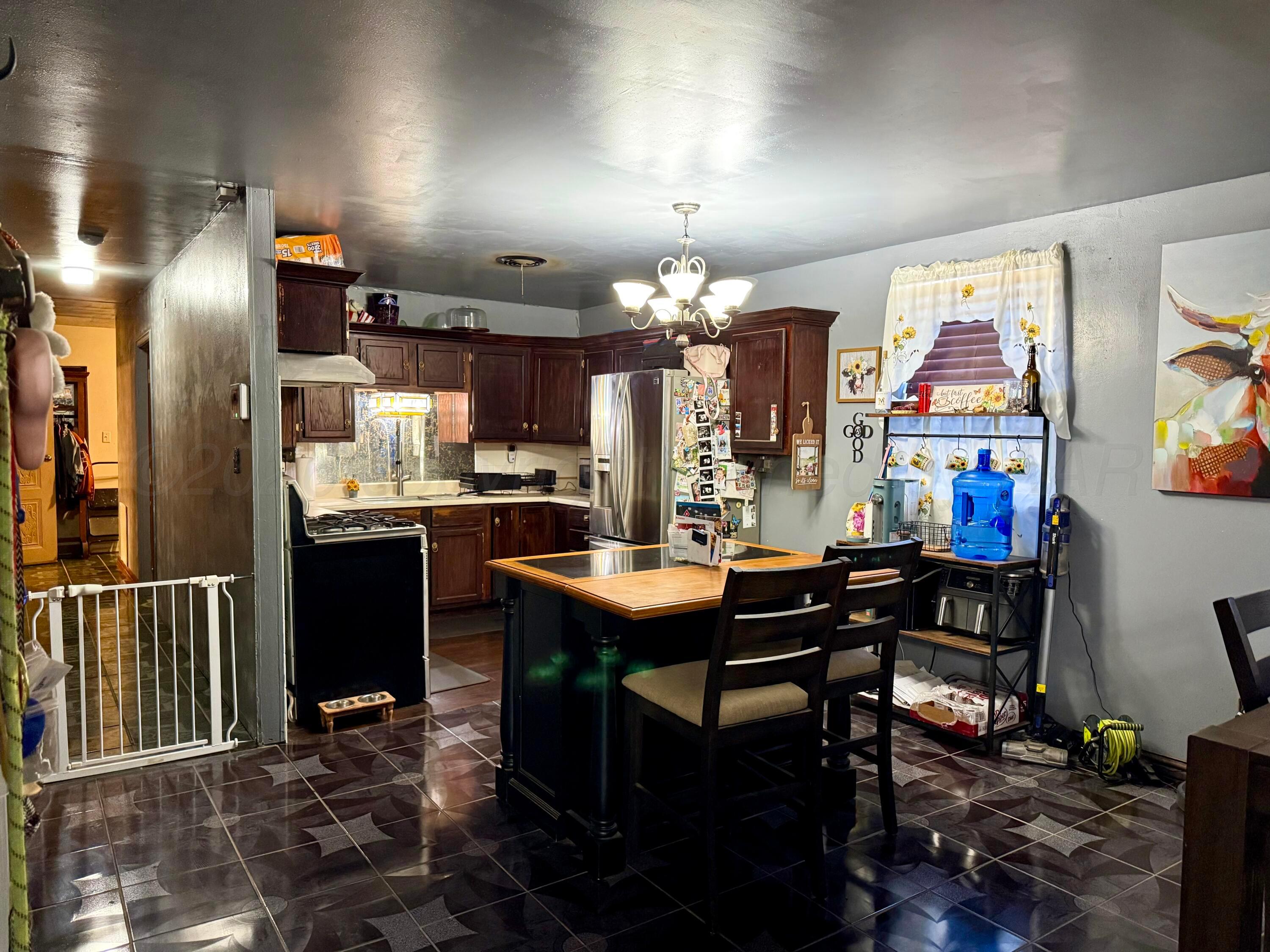 1402 S Houston Street Property Photo 5