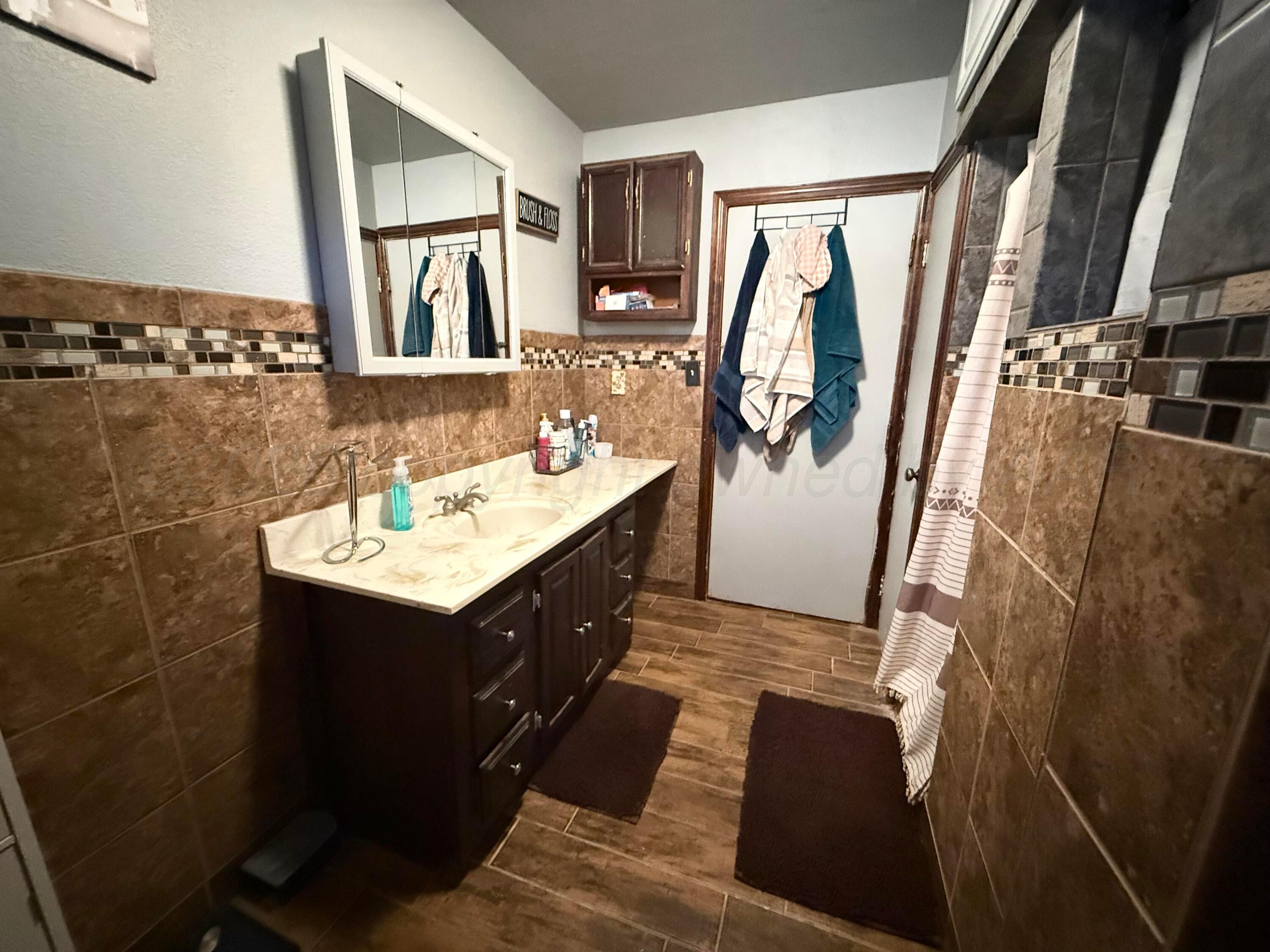 1402 S Houston Street Property Photo 8