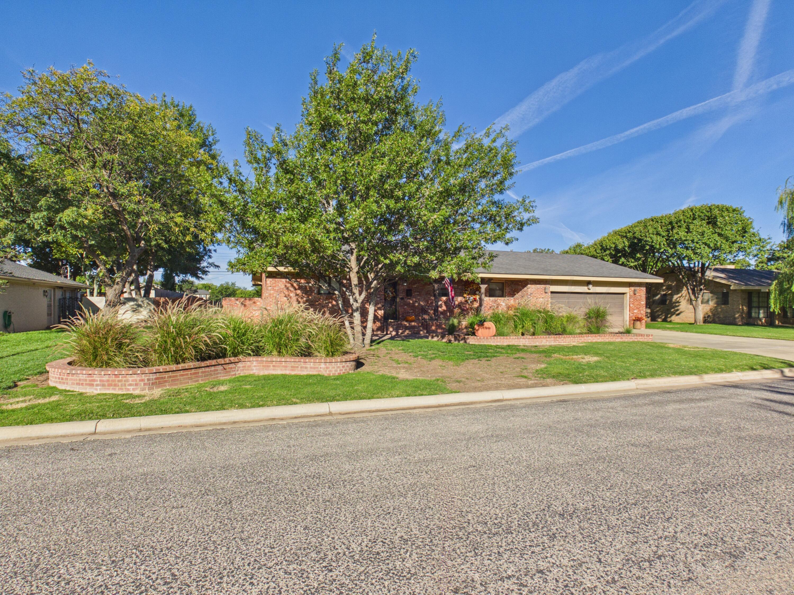 2549 N Aspen Drive Property Photo 1