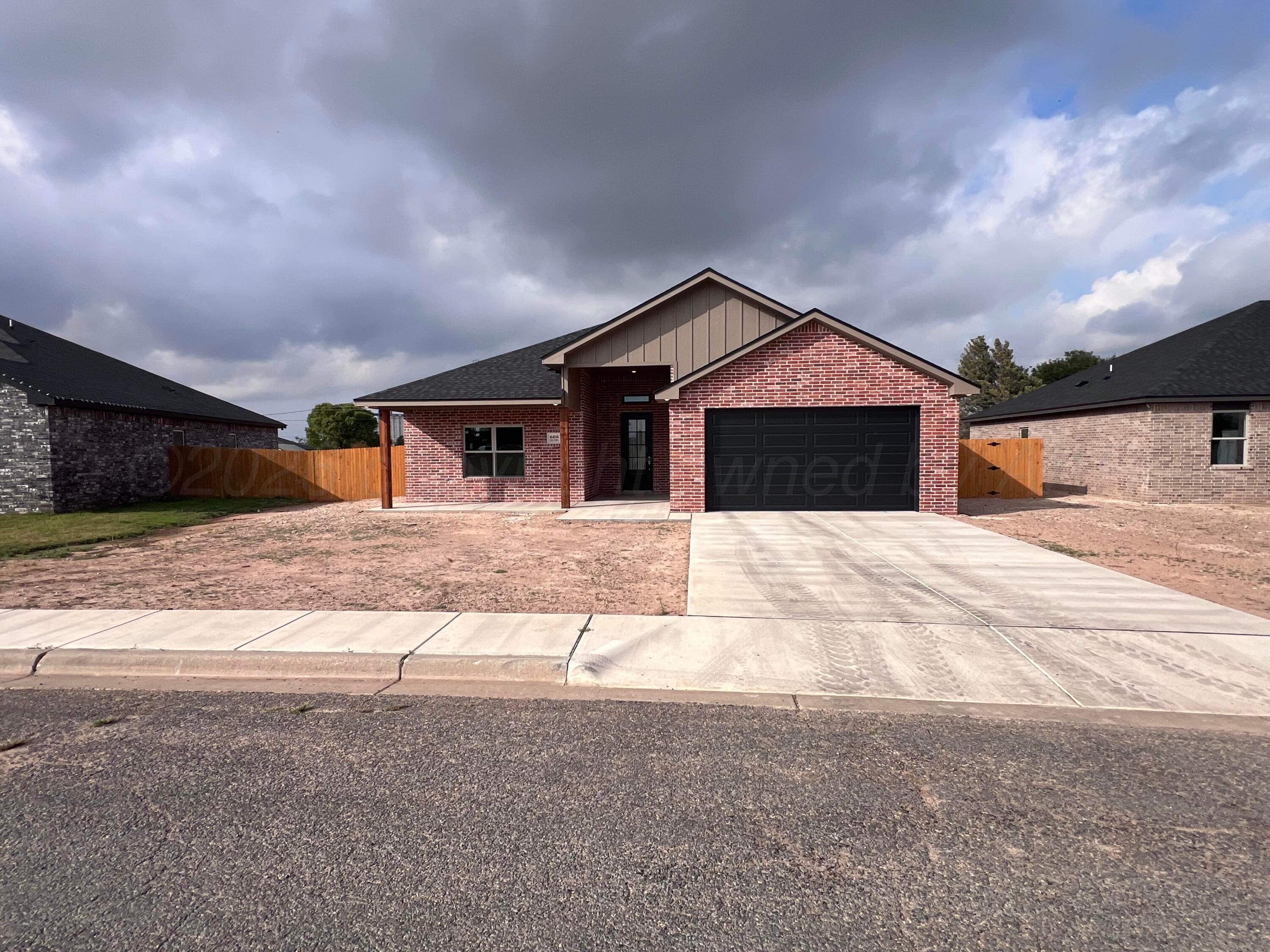 608 Columbia Drive Property Photo 1