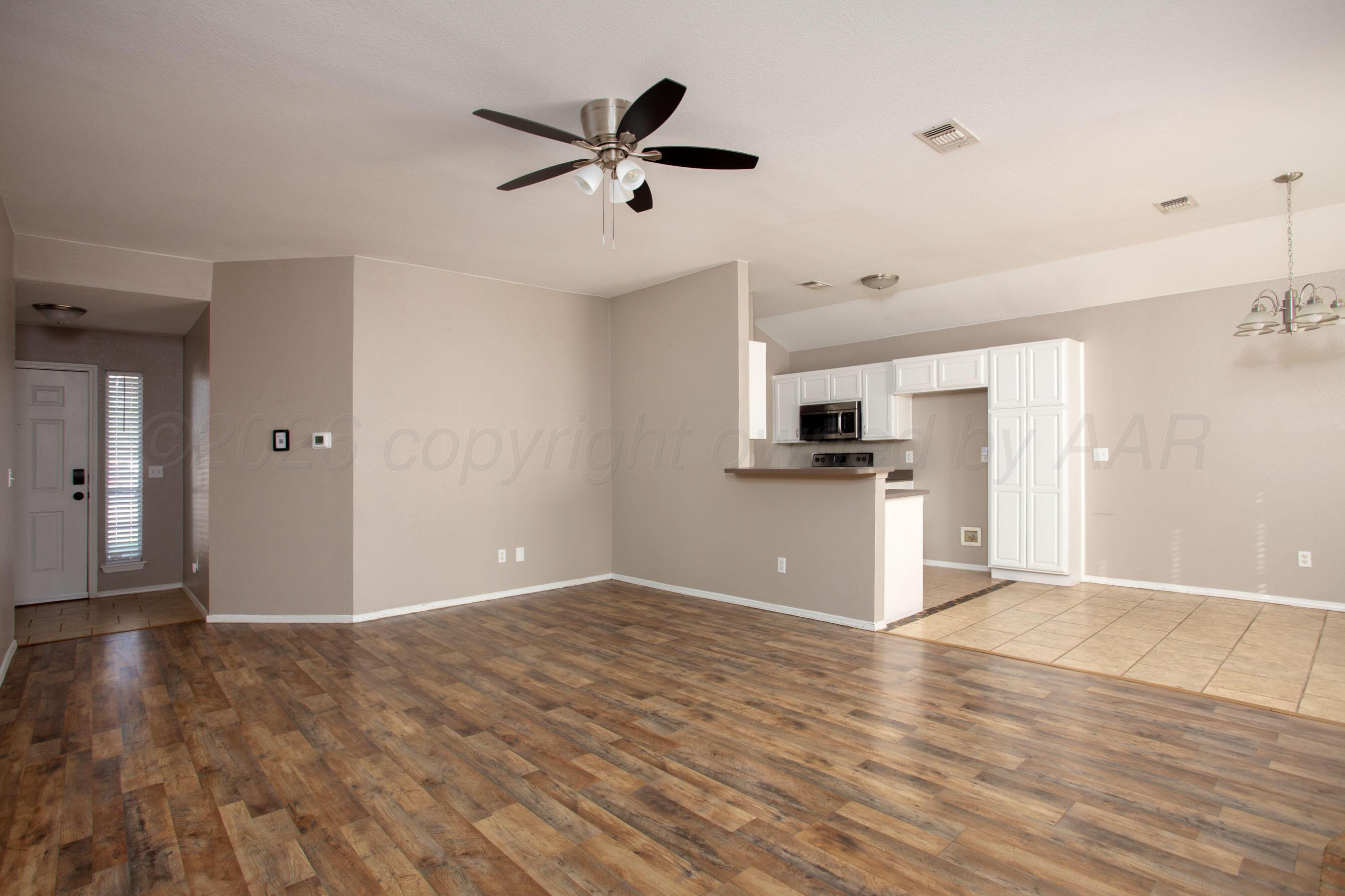 5013 Capulin Lane Property Photo 3