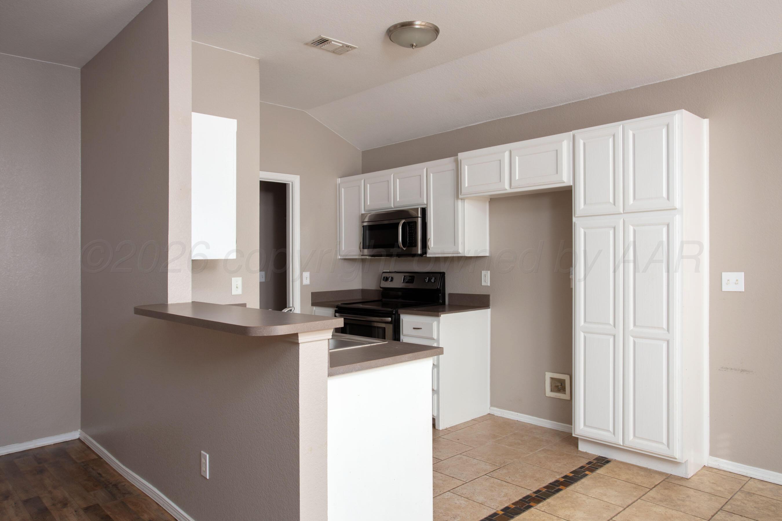 5013 Capulin Lane Property Photo 6