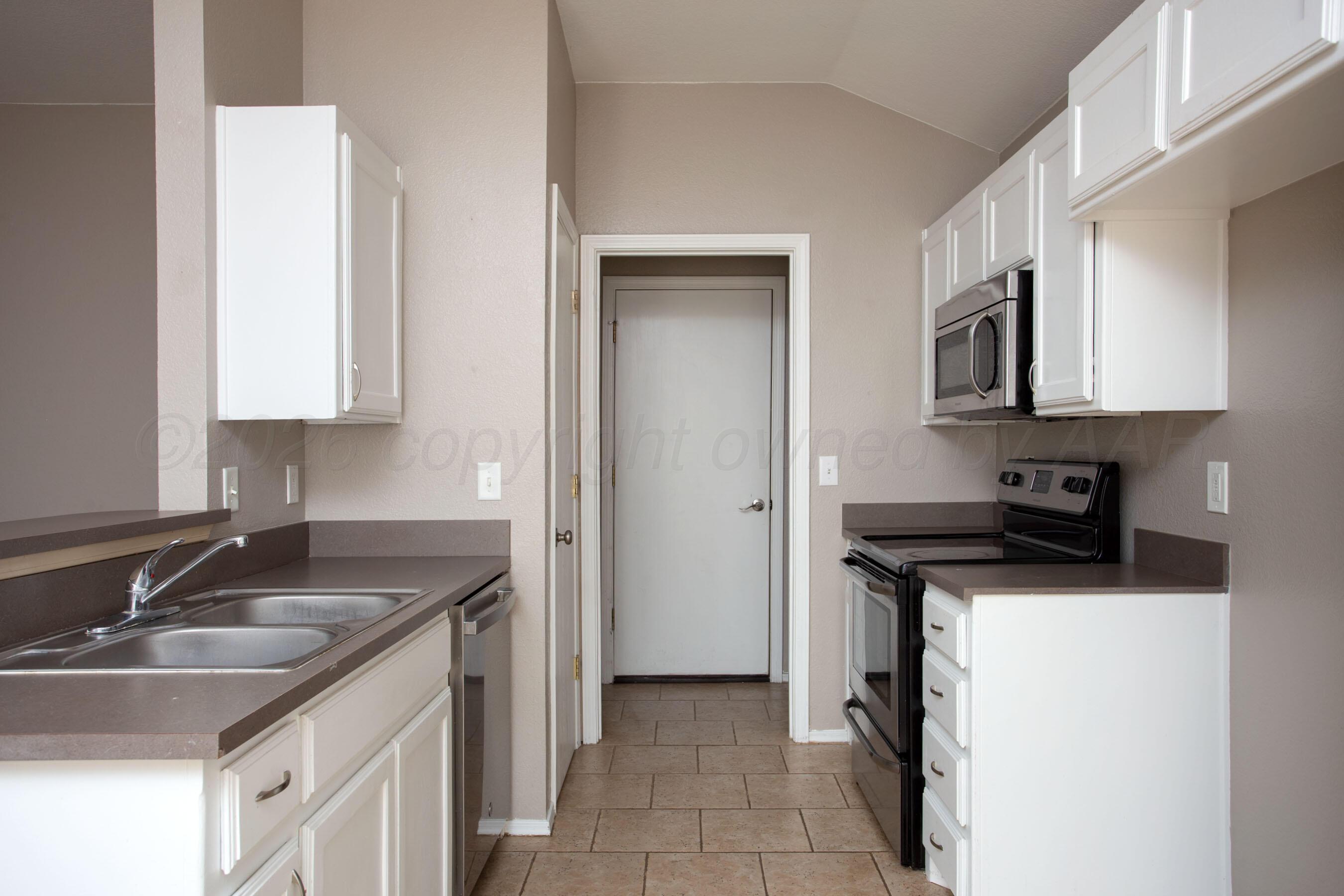 5013 Capulin Lane Property Photo 7