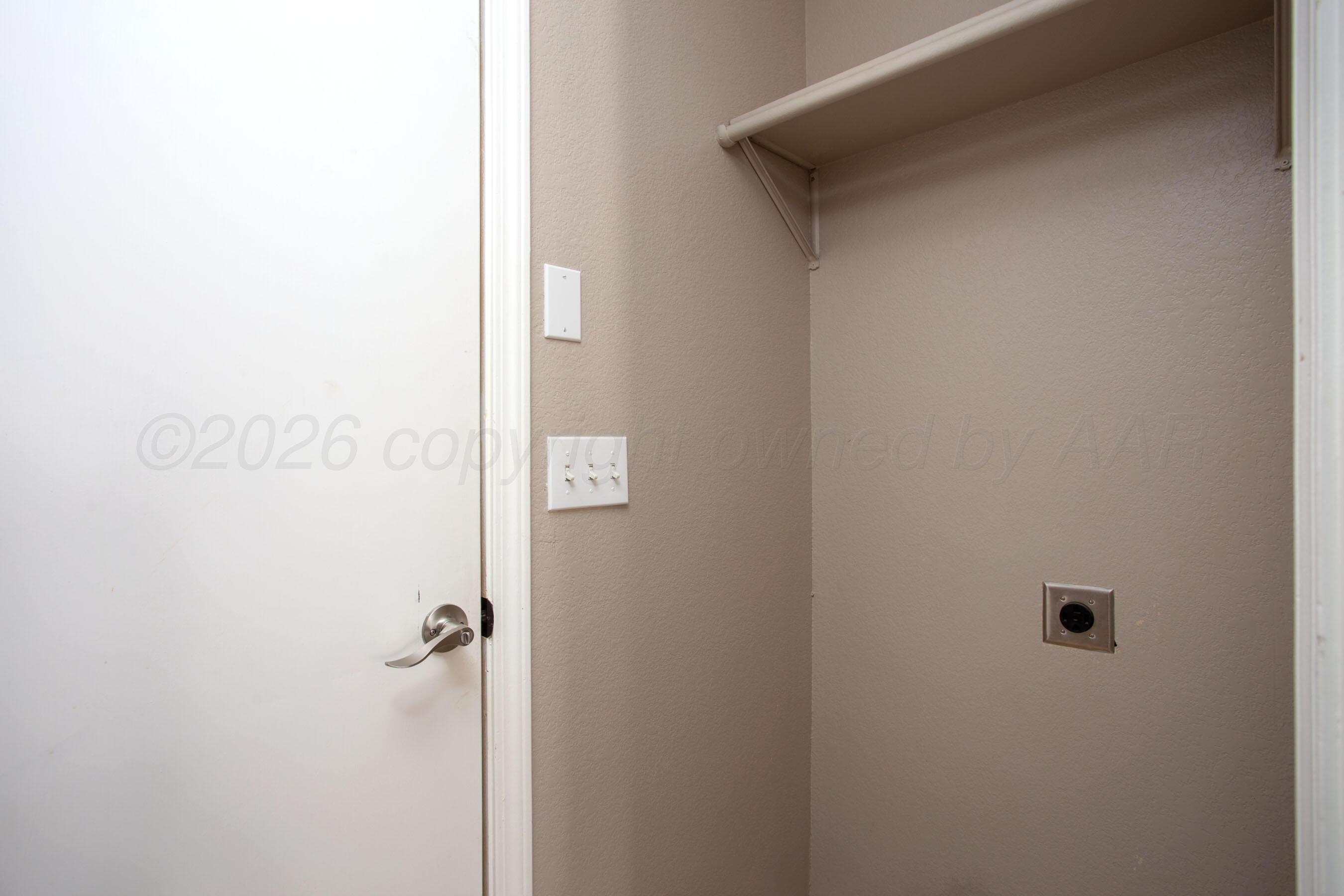 5013 Capulin Lane Property Photo 10