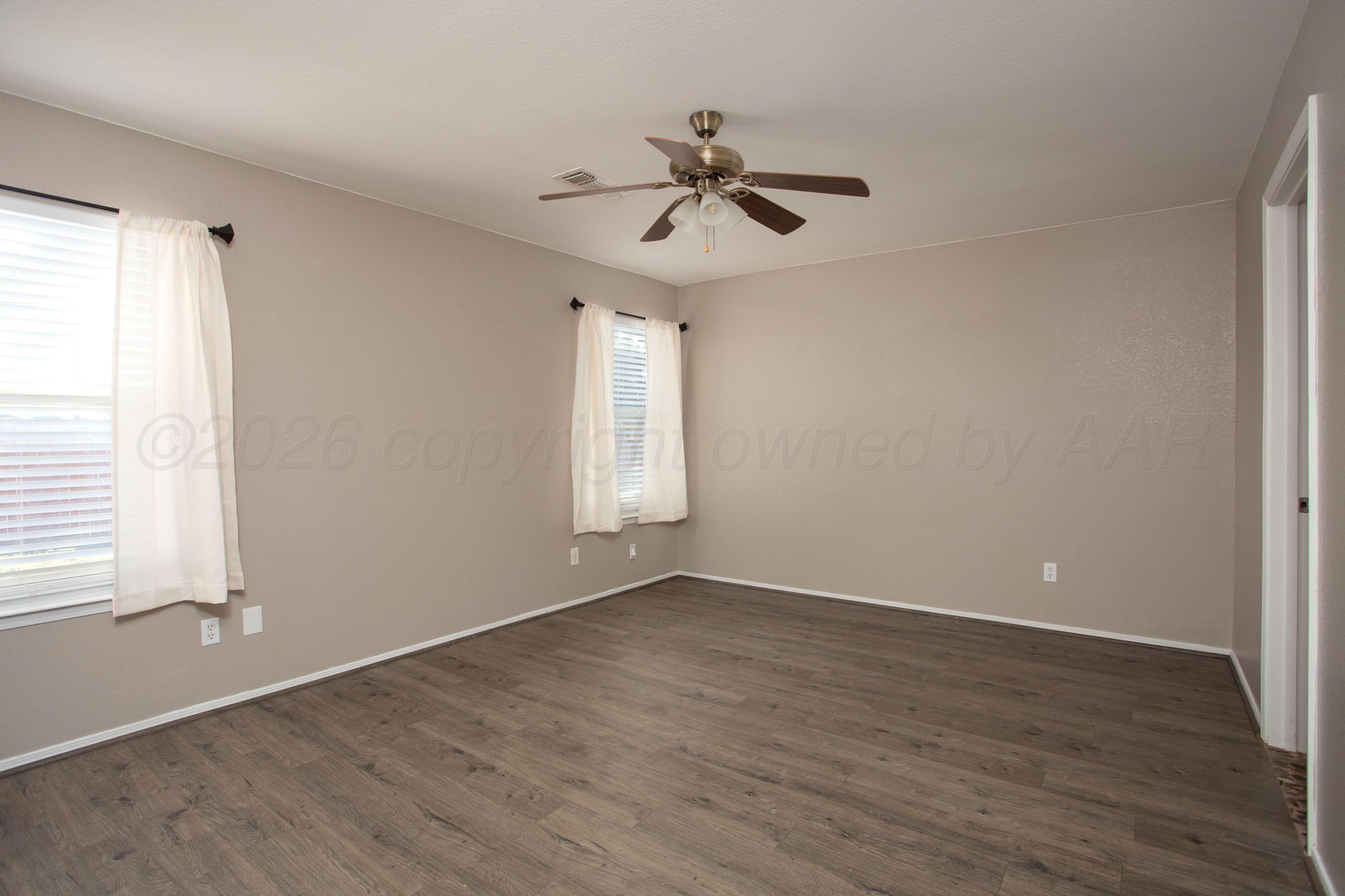 5013 Capulin Lane Property Photo 11