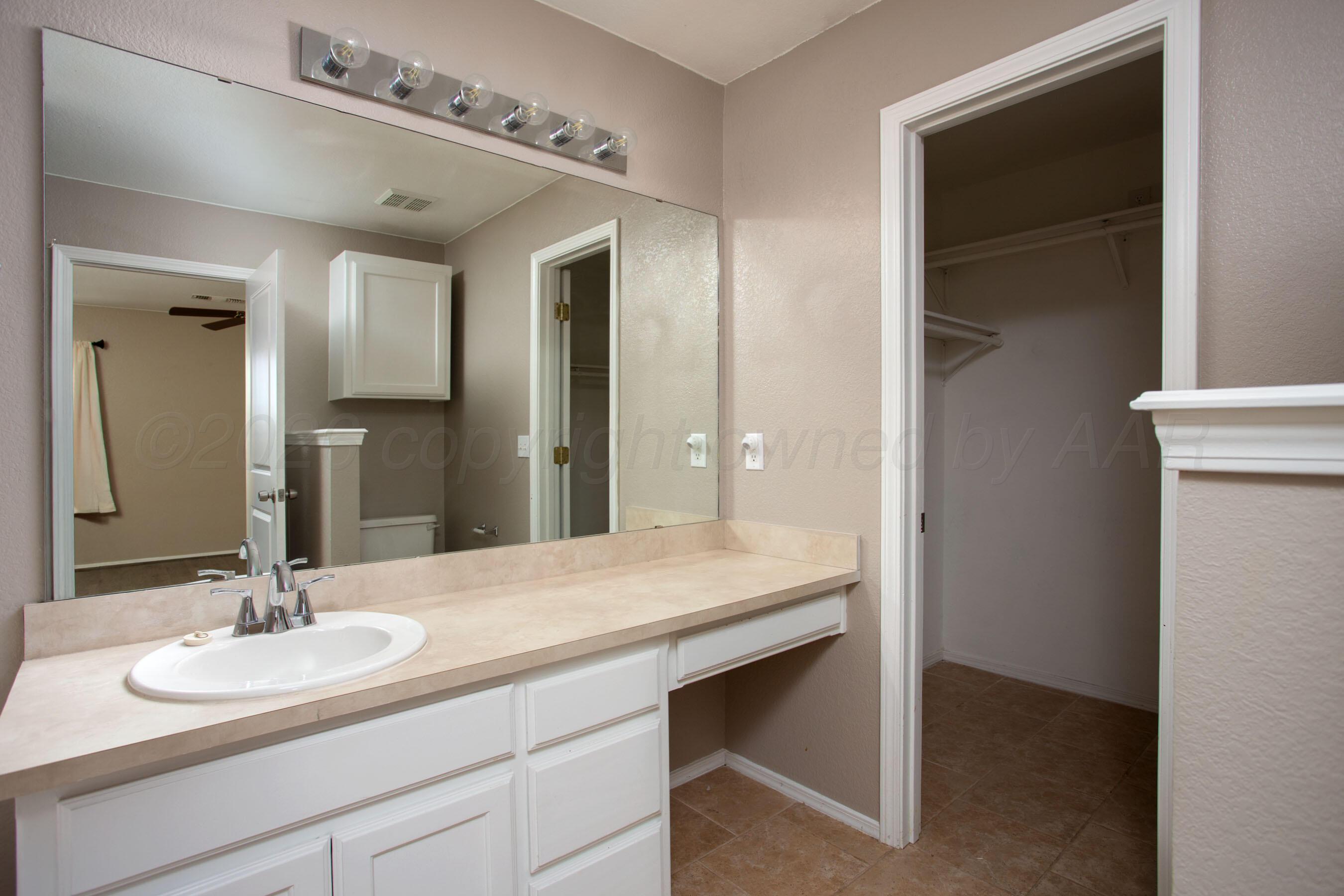 5013 Capulin Lane Property Photo 13