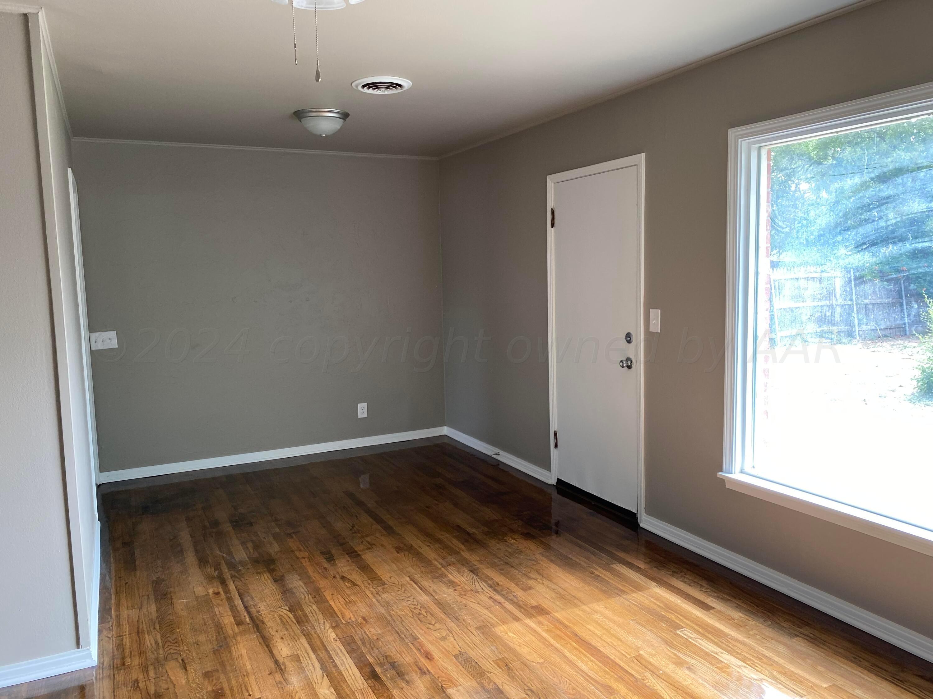 3607 Lenwood Drive Property Photo 3