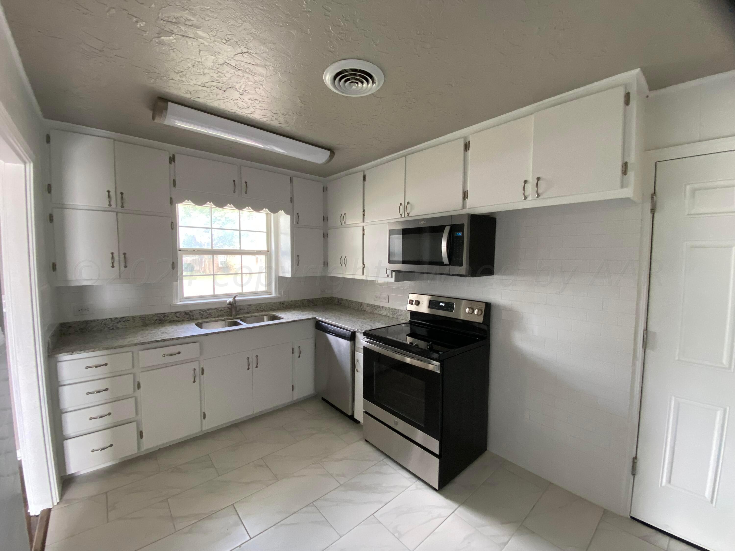 3607 Lenwood Drive Property Photo 4
