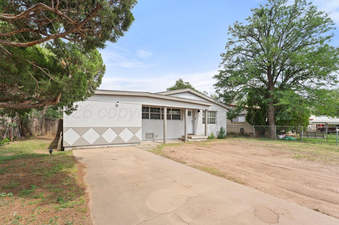 1521 Lockney Street Property Photo 2