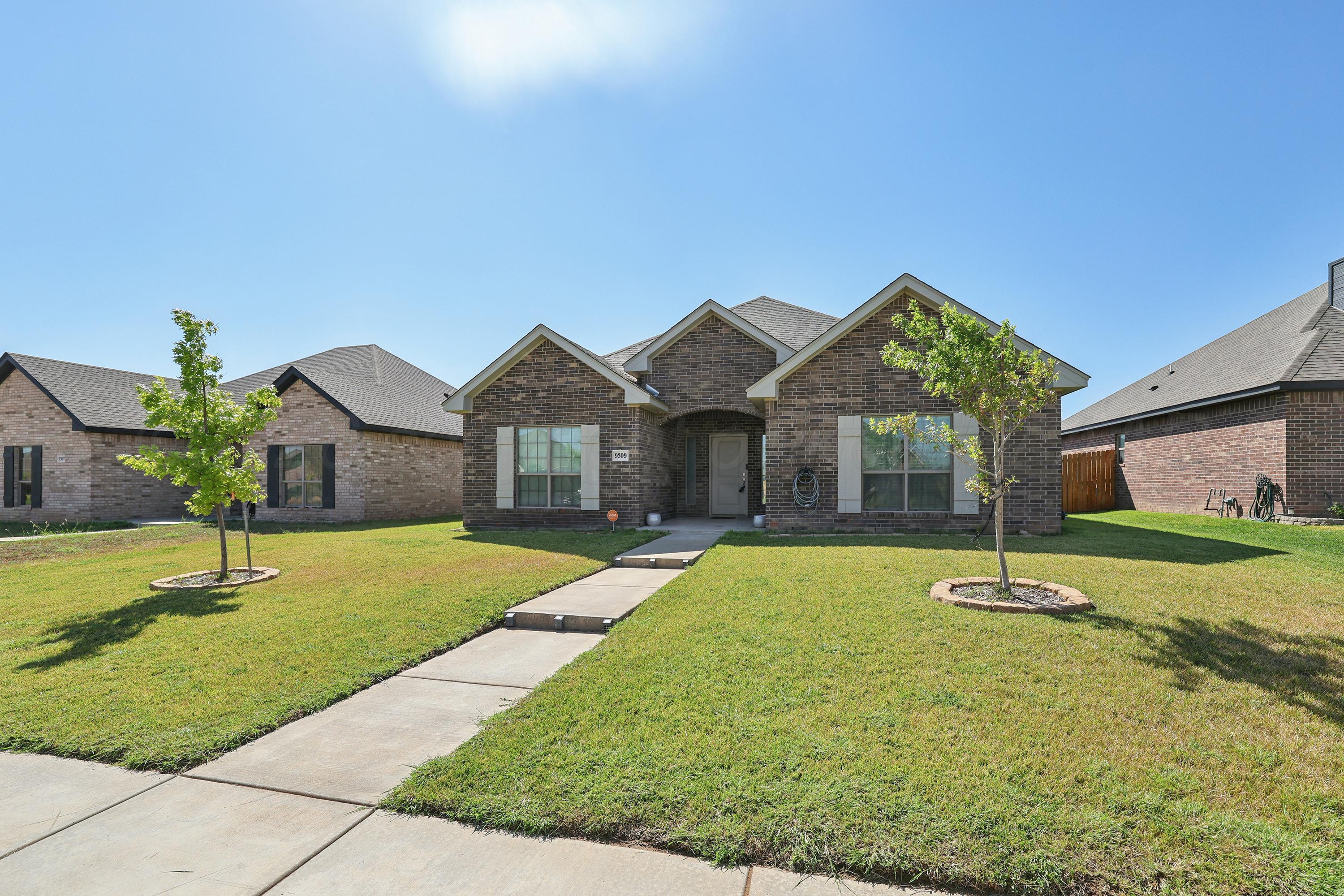 9309 Heritage Hills Parkway Property Photo 1