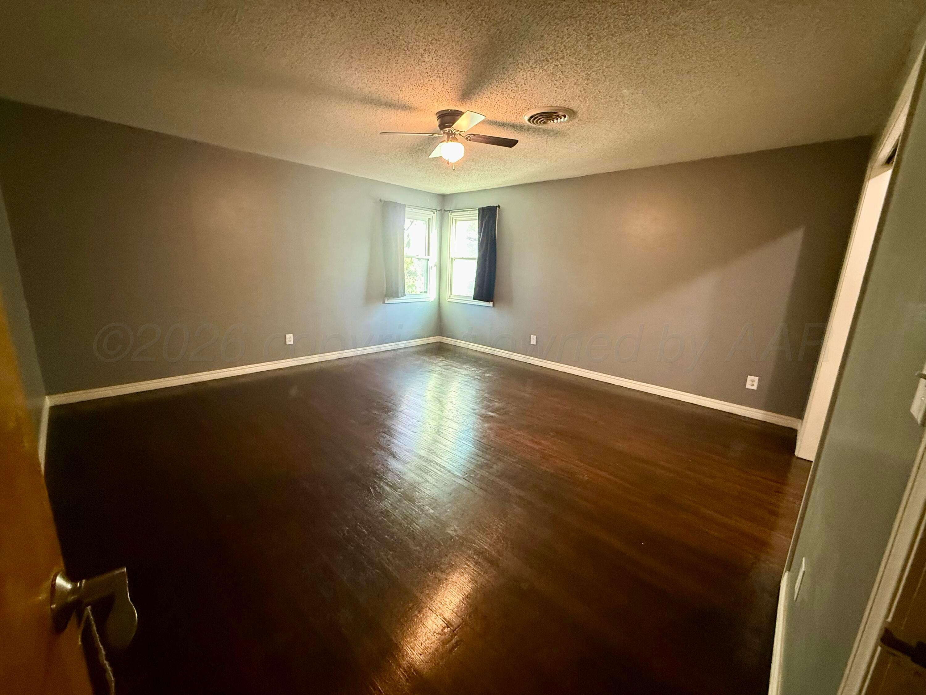 702 Dixon Street Property Photo 8