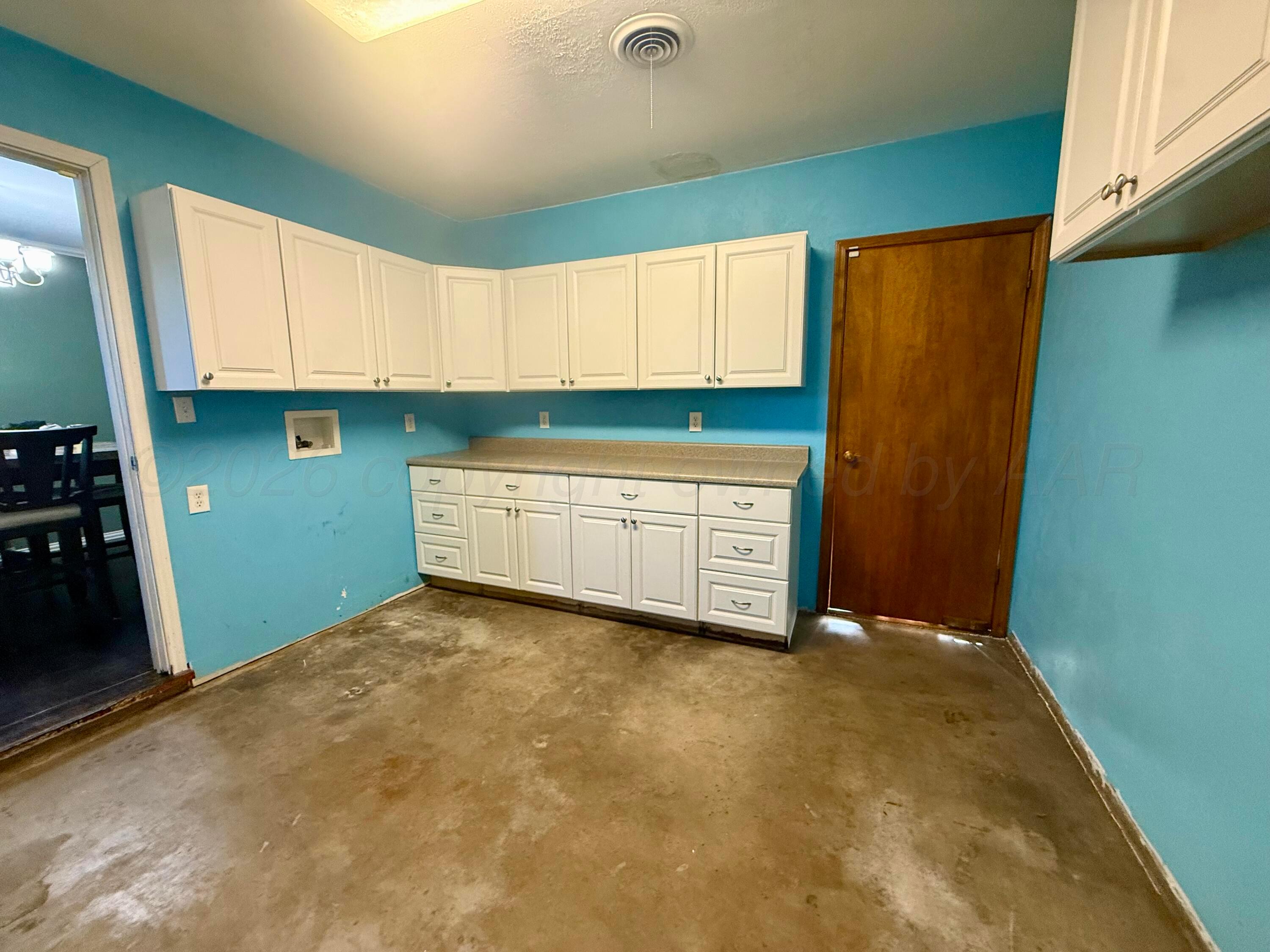 702 Dixon Street Property Photo 10