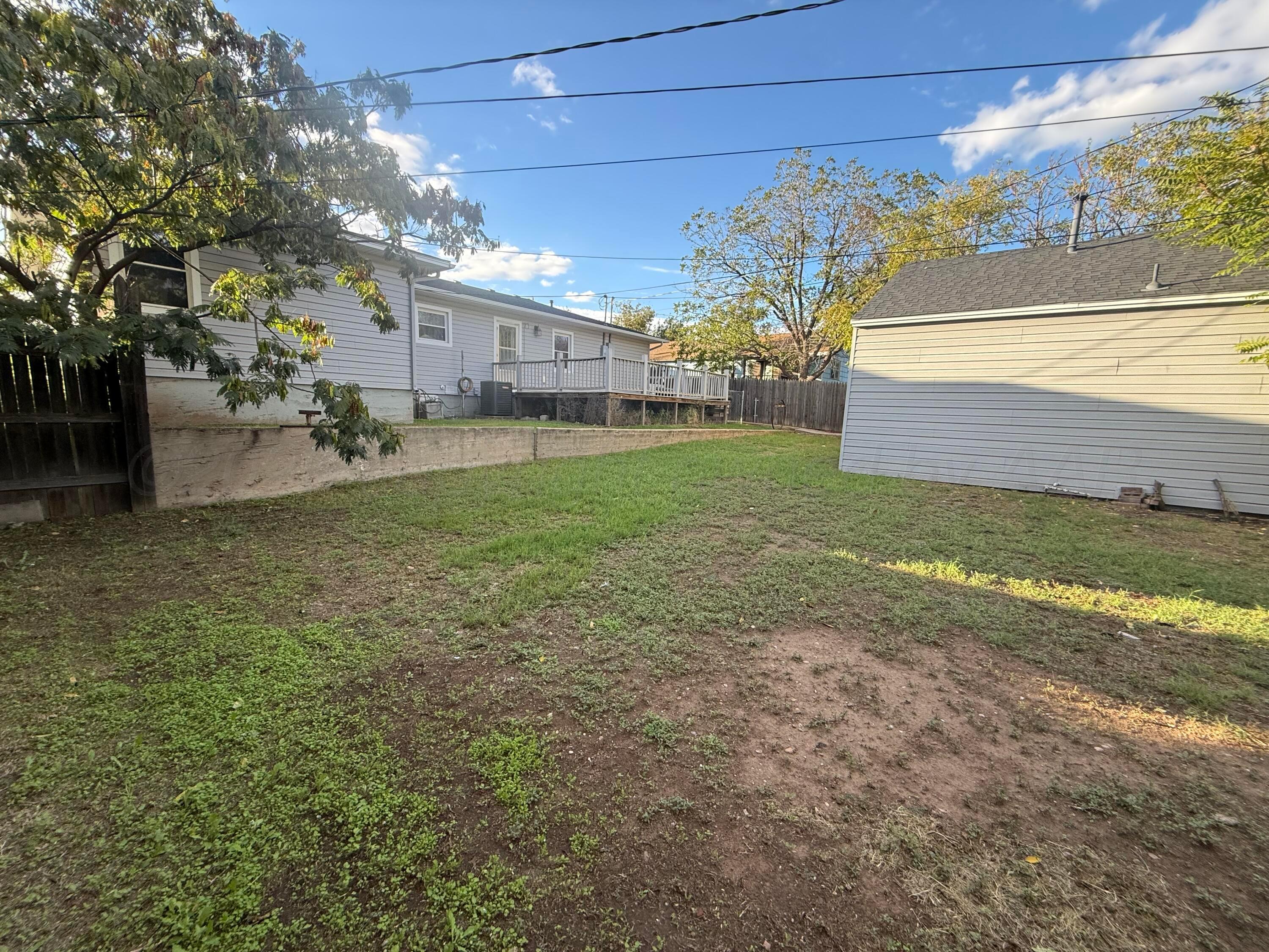 702 Dixon Street Property Photo 18