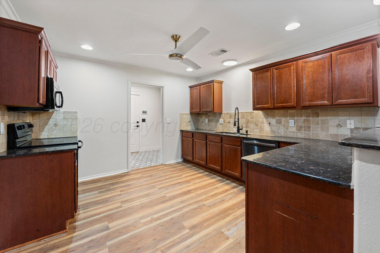 8302 Alexandria Avenue Property Photo 6