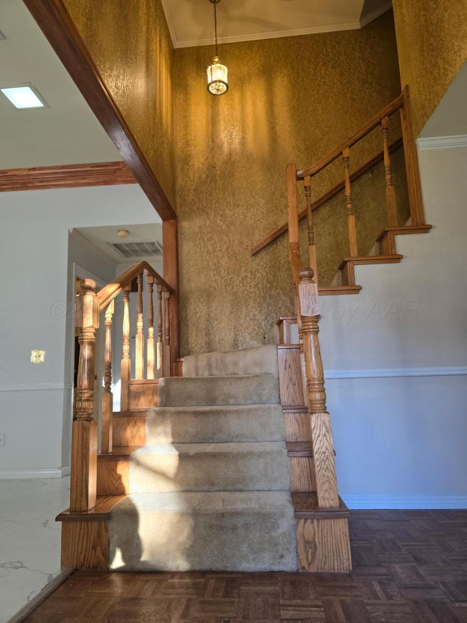 320 N Elm Street Property Photo 2