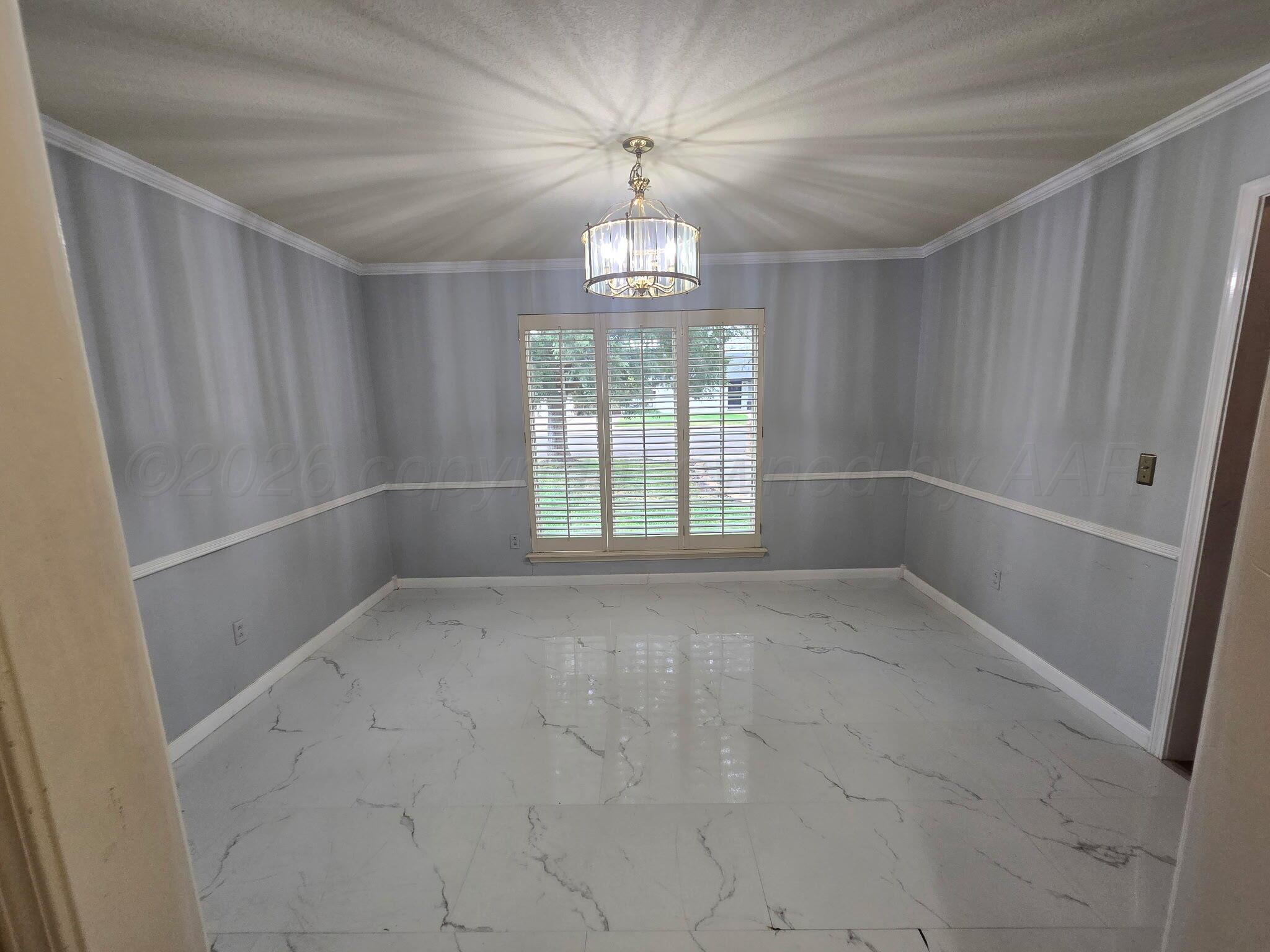 320 N Elm Street Property Photo 5