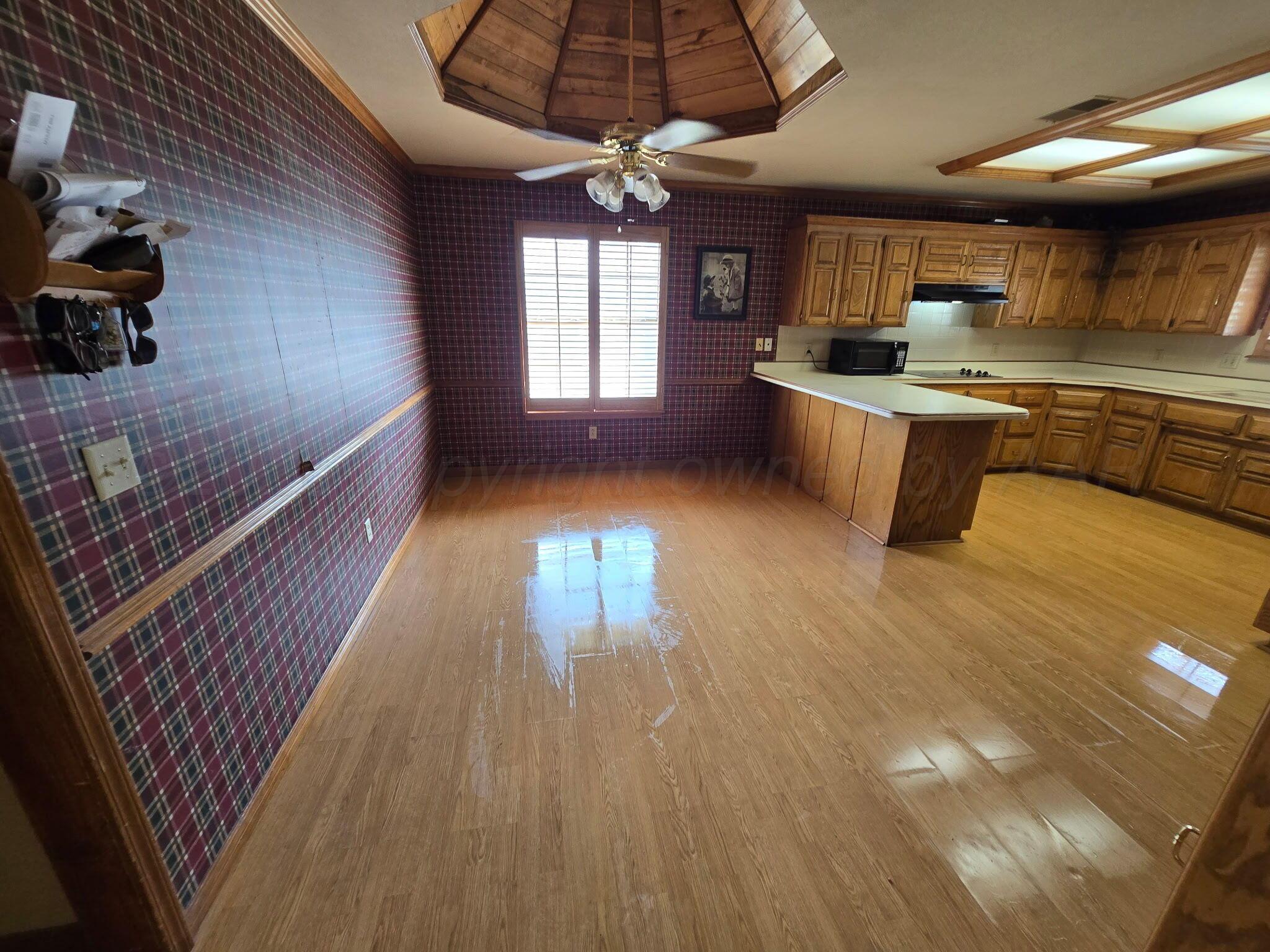 320 N Elm Street Property Photo 8