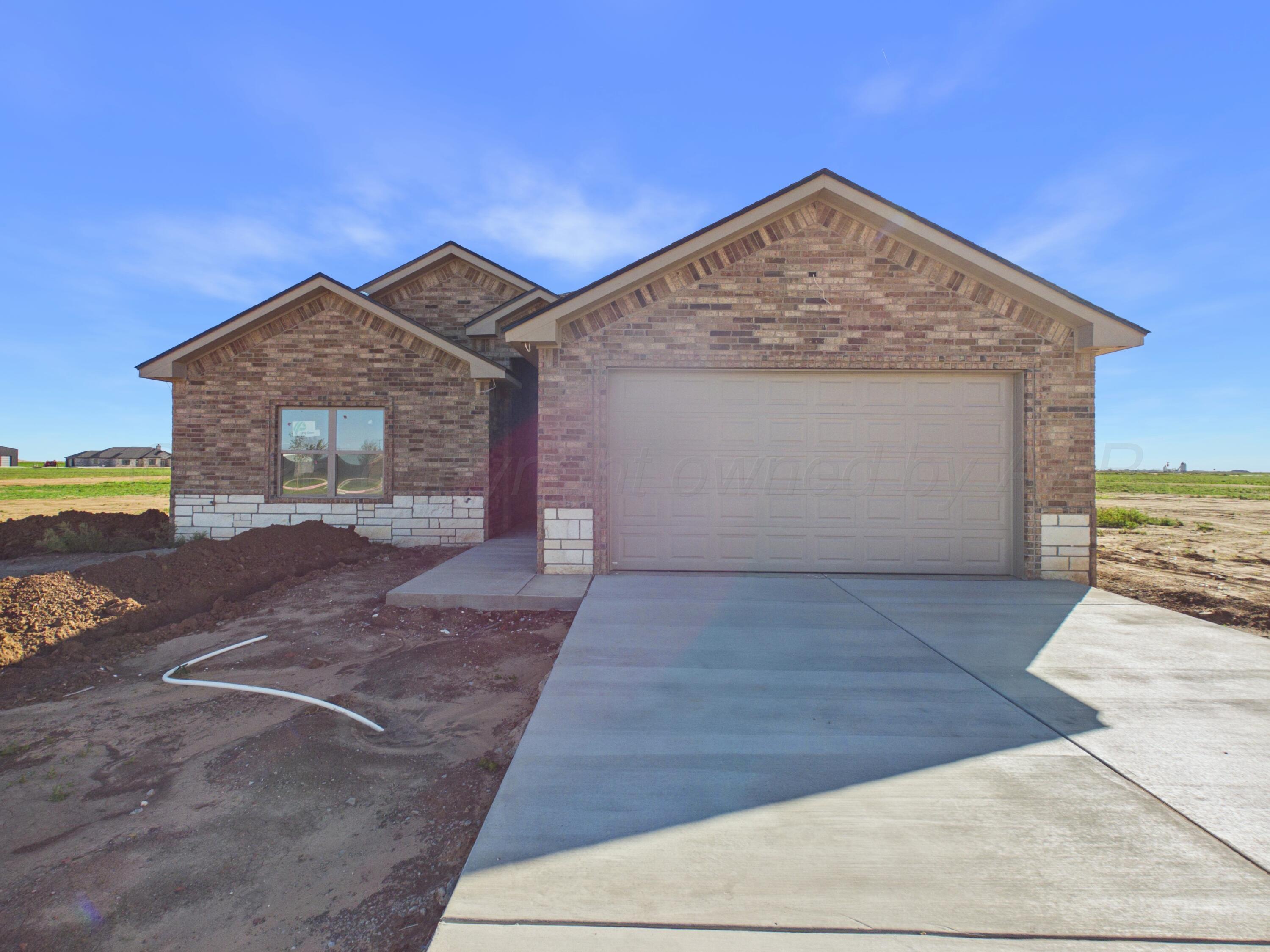 1051 Harrowby Cl. Property Photo 2