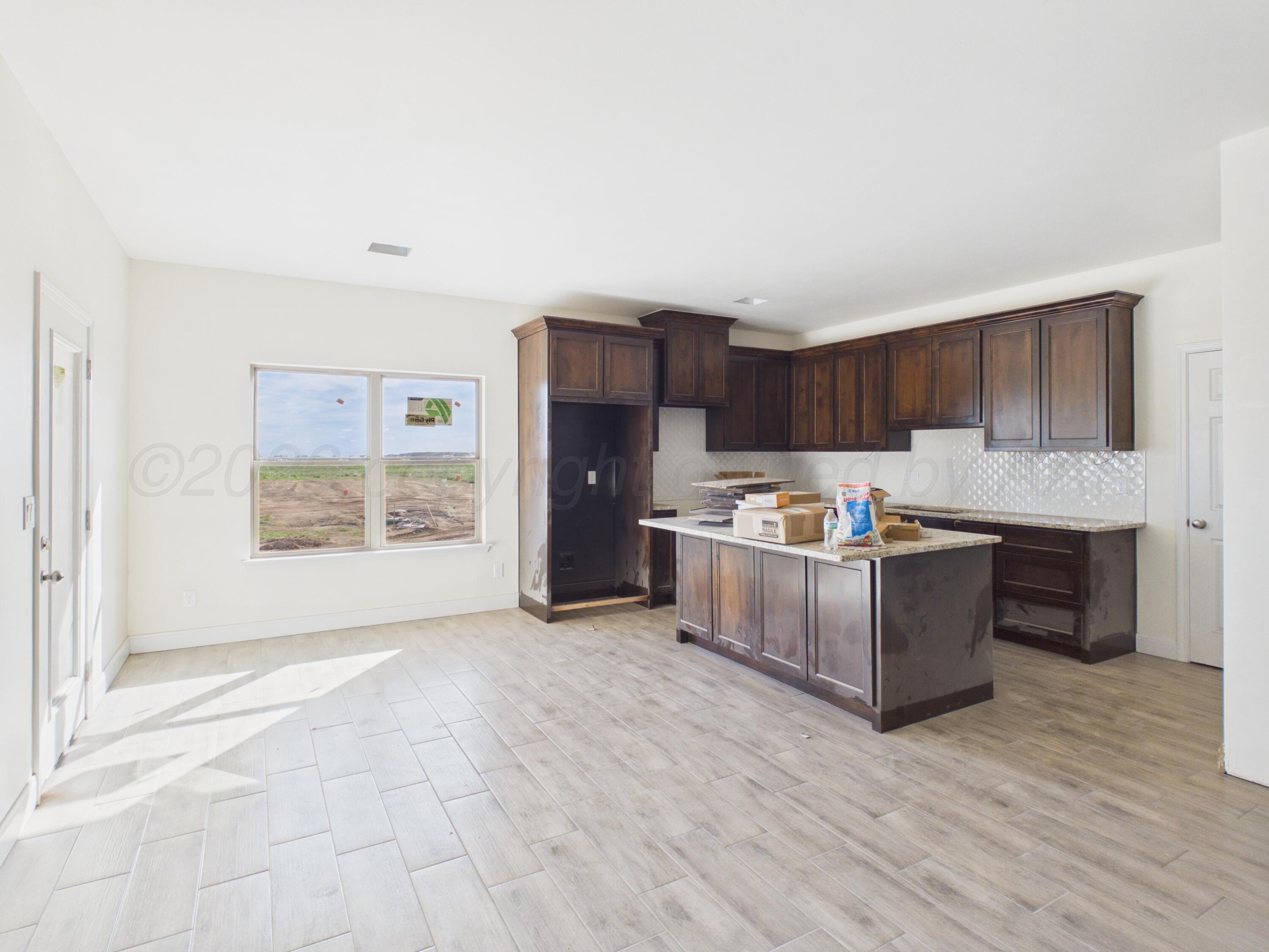1051 Harrowby Cl. Property Photo 4