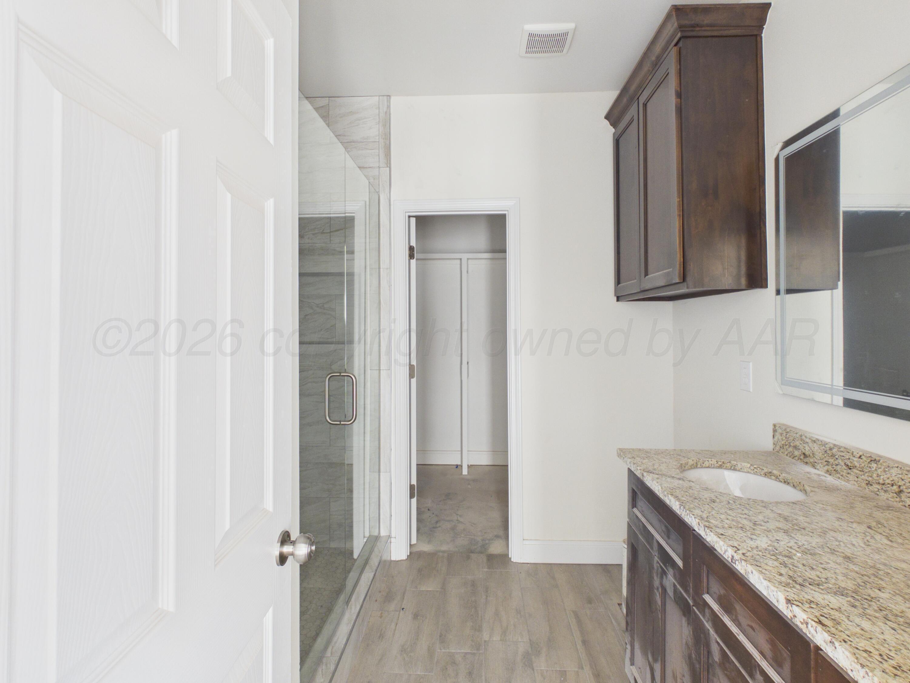 1051 Harrowby Cl. Property Photo 8