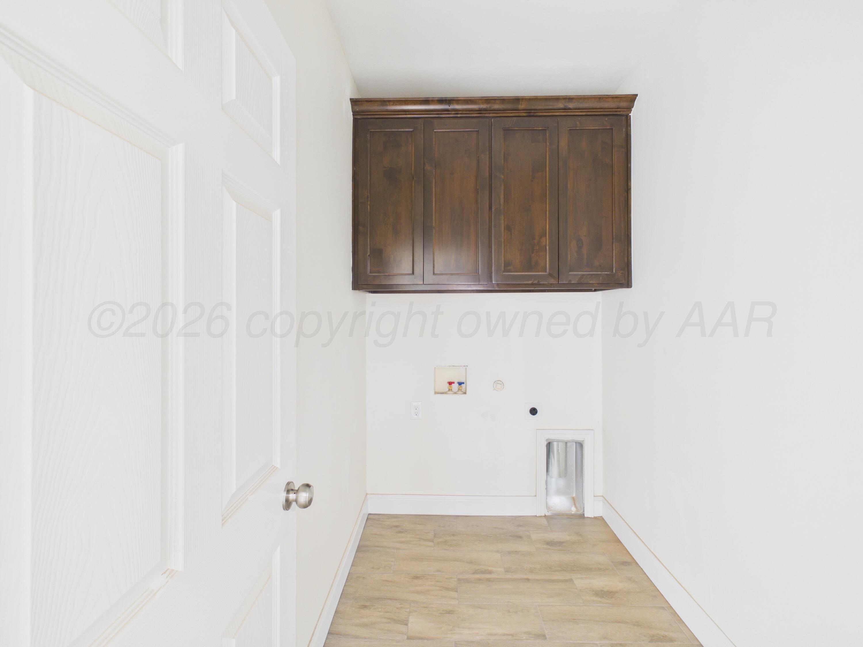 1051 Harrowby Cl. Property Photo 11