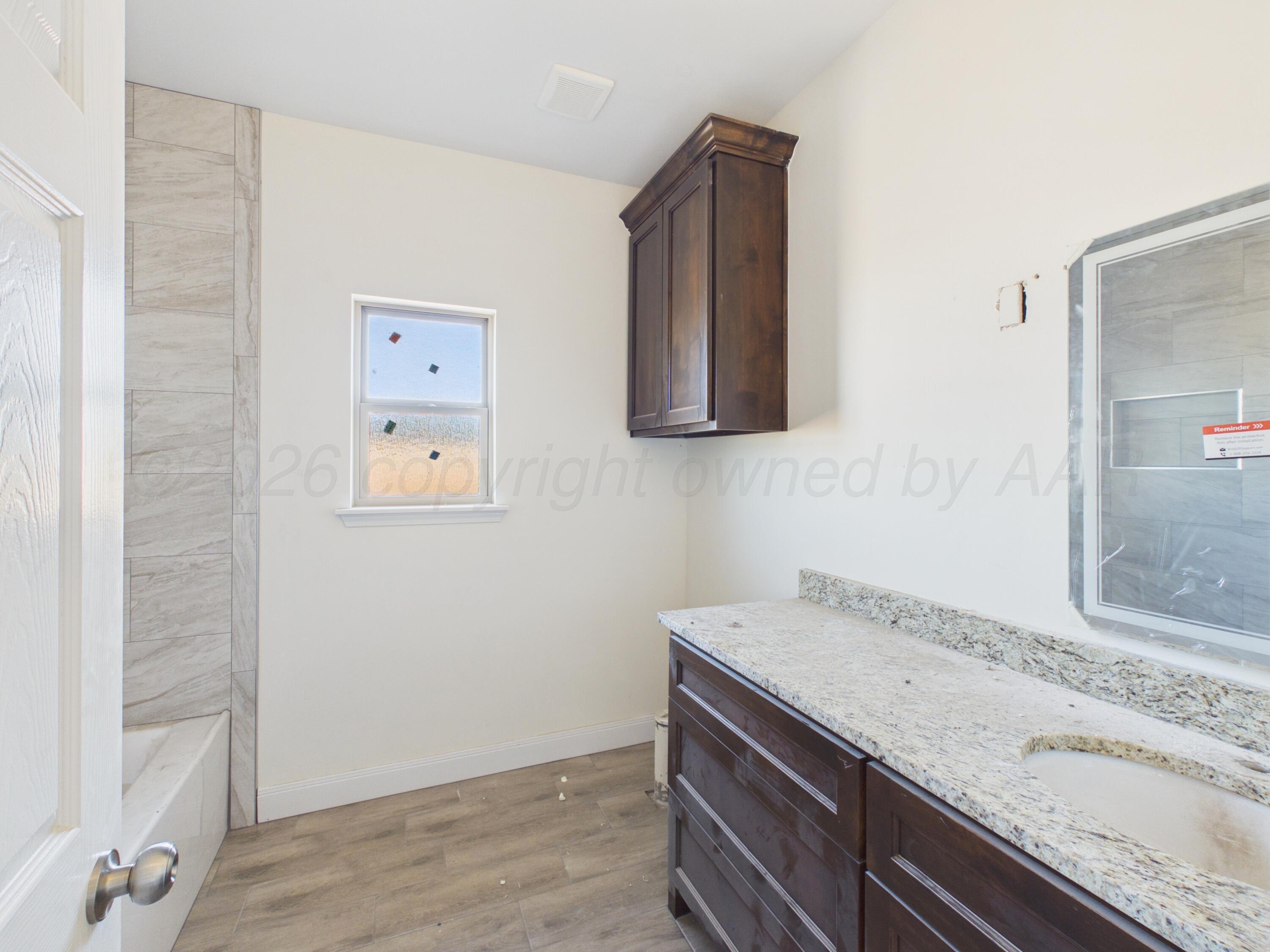 1051 Harrowby Cl. Property Photo 14