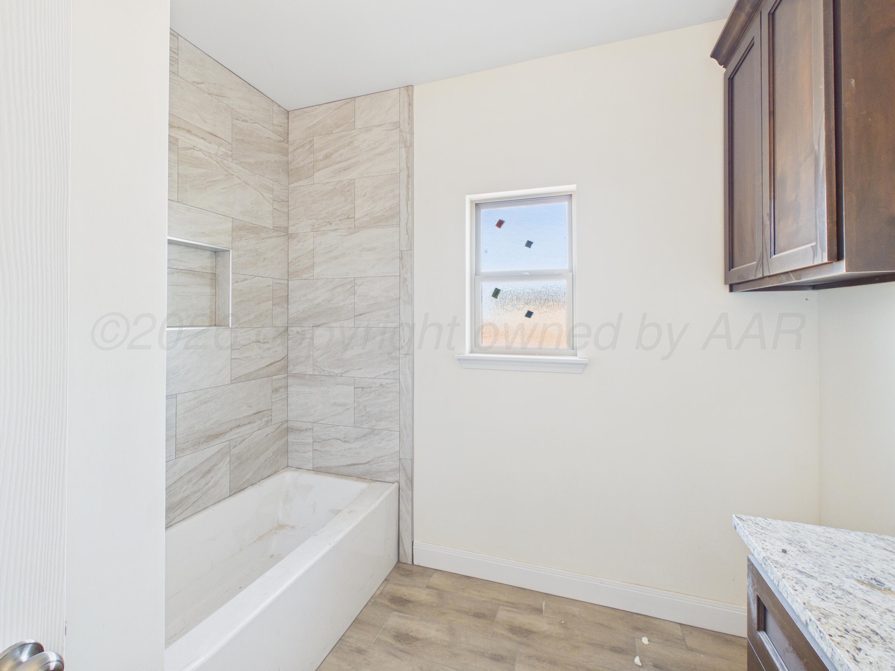 1051 Harrowby Cl. Property Photo 15
