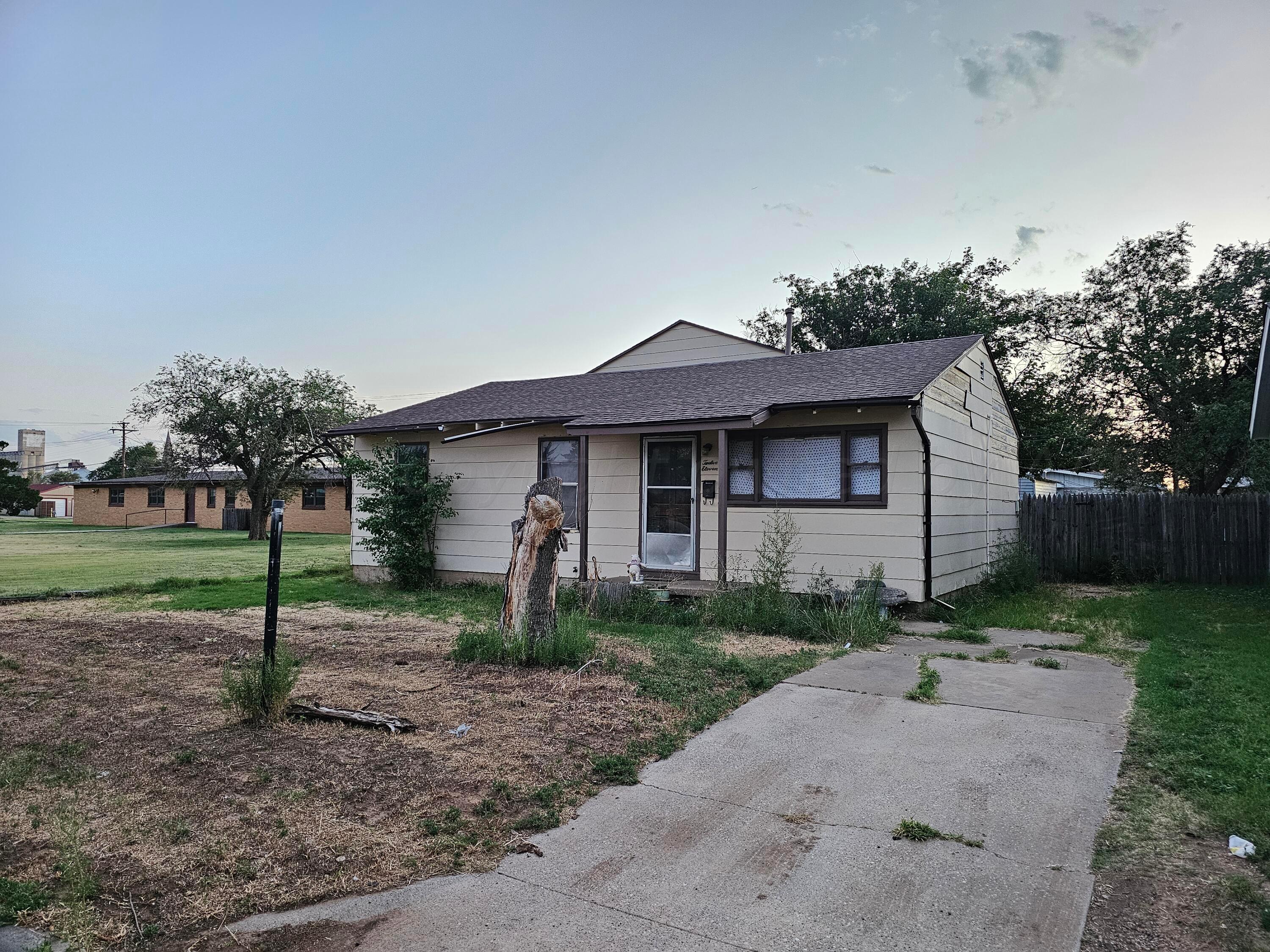 1211 N Apache Street Property Photo 1