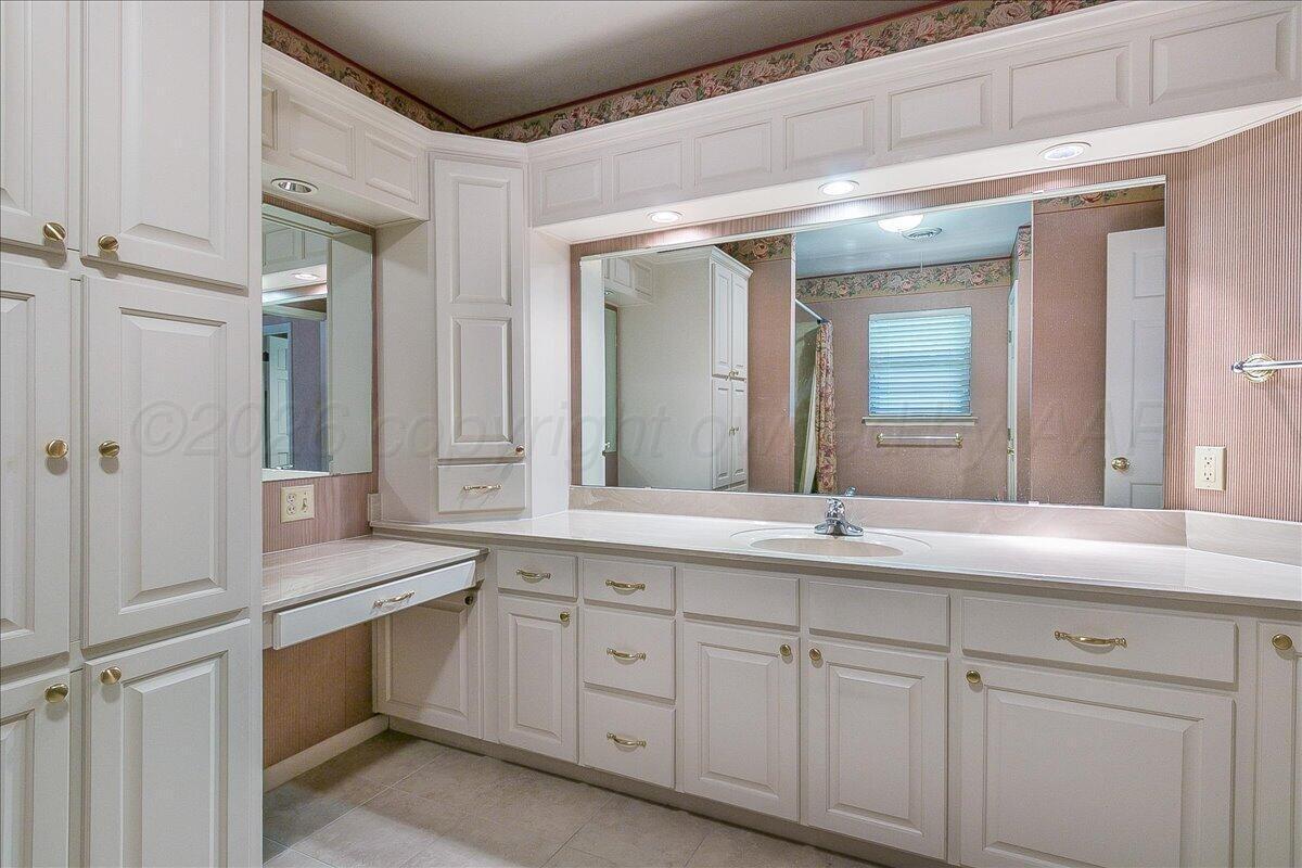 3911 Gatewood Street Property Photo 8