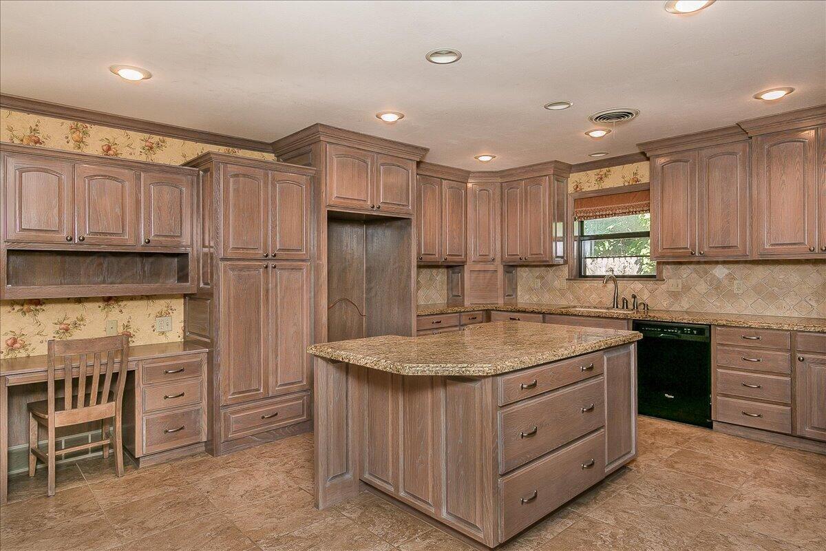 3911 Gatewood Street Property Photo 17