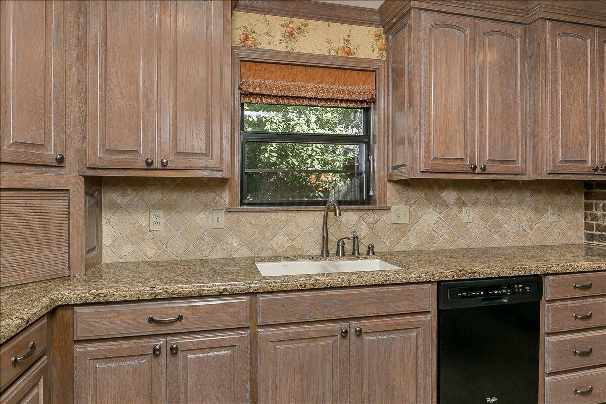 3911 Gatewood Street Property Photo 18