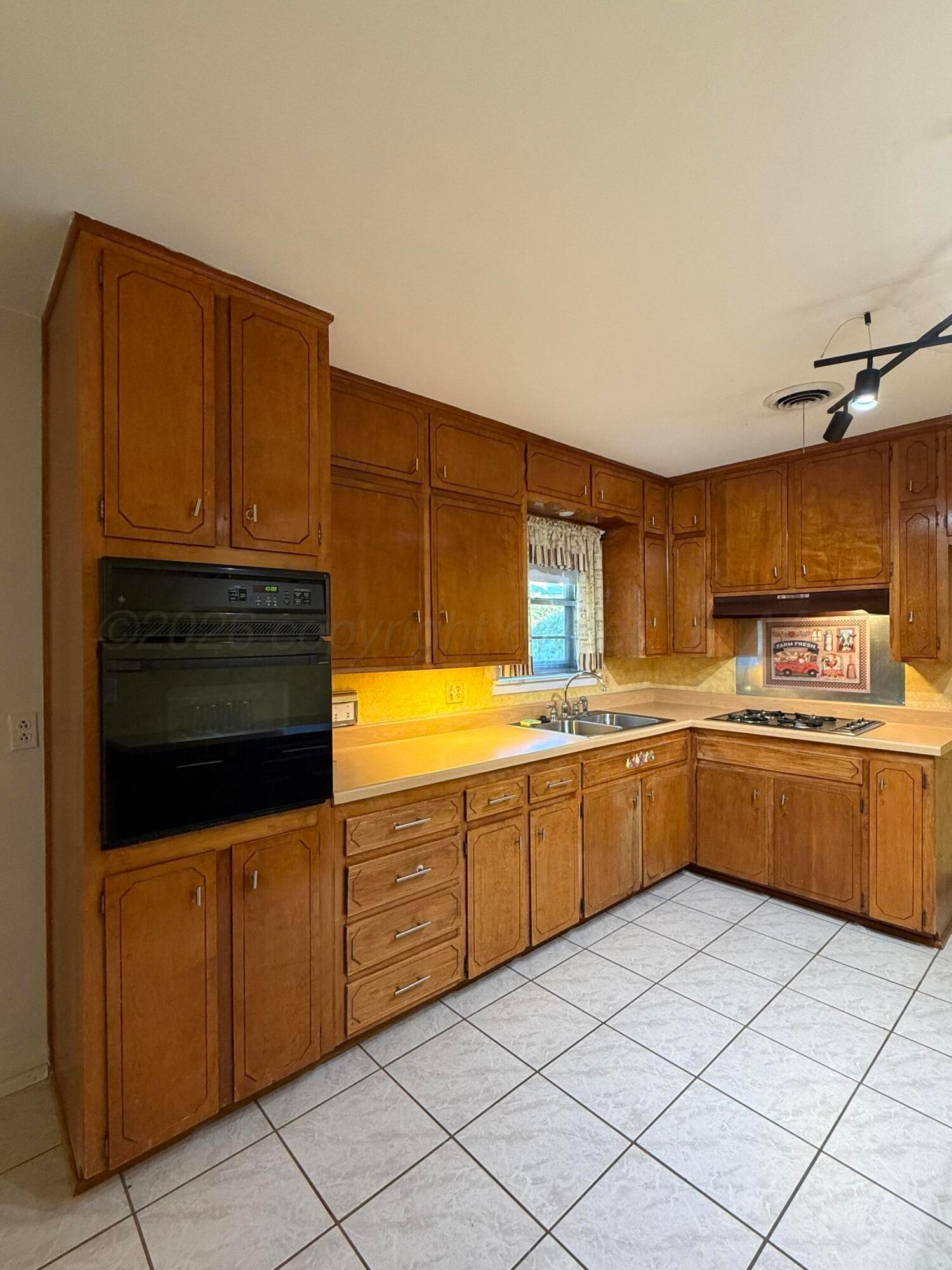 1504 Pellinore Street Property Photo 12