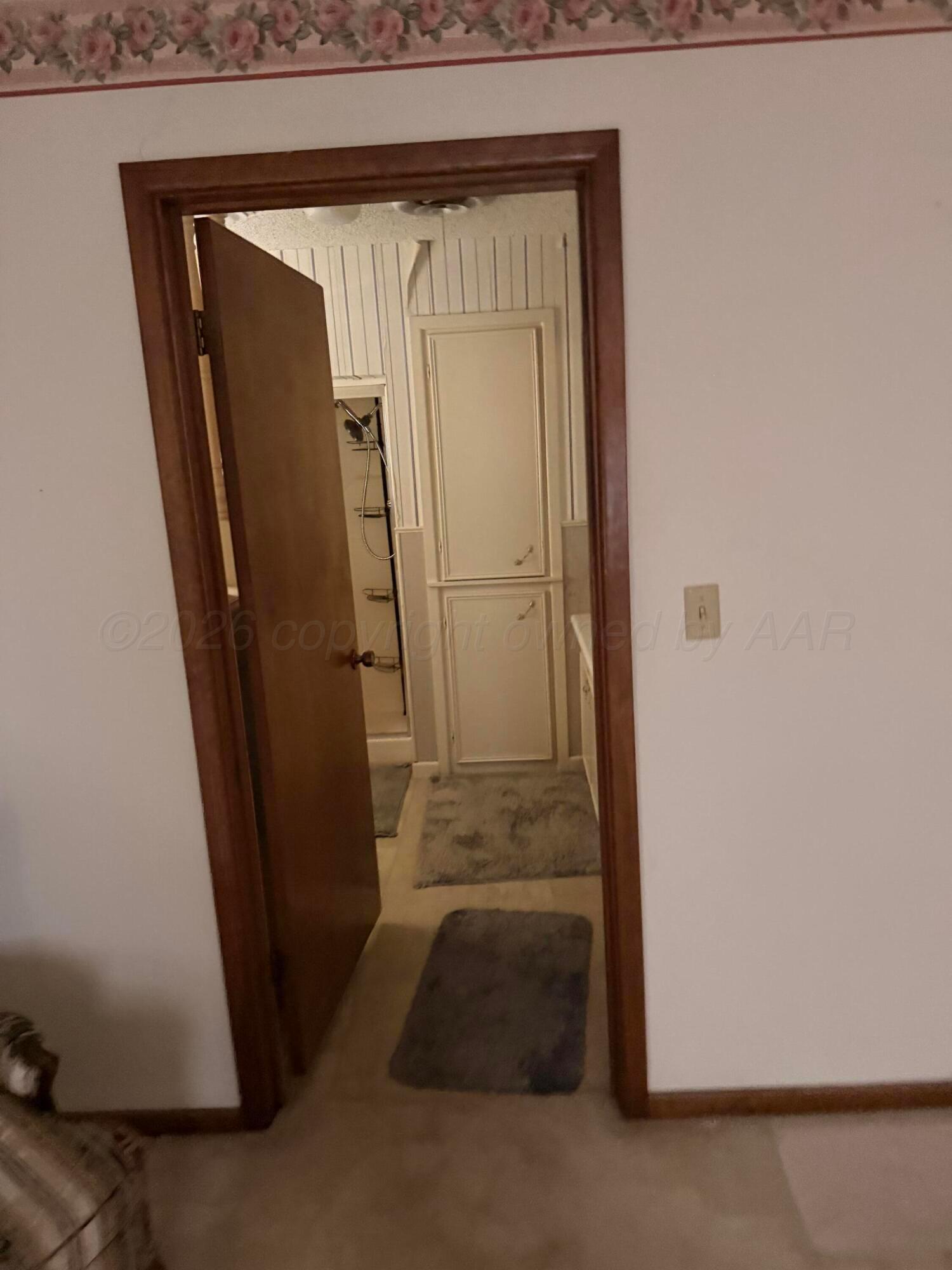 206 N Crosby Avenue Property Photo 9