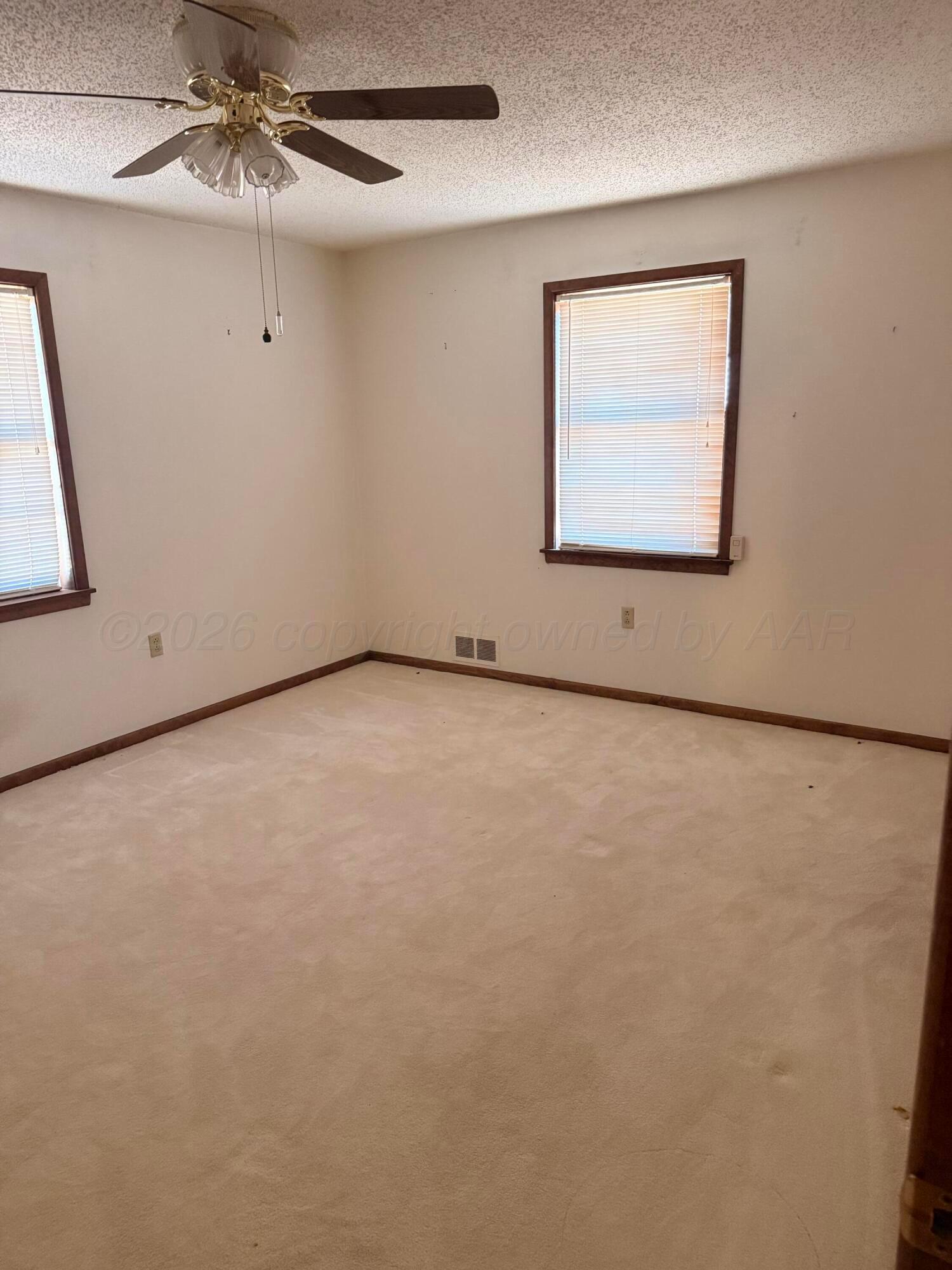 206 N Crosby Avenue Property Photo 12