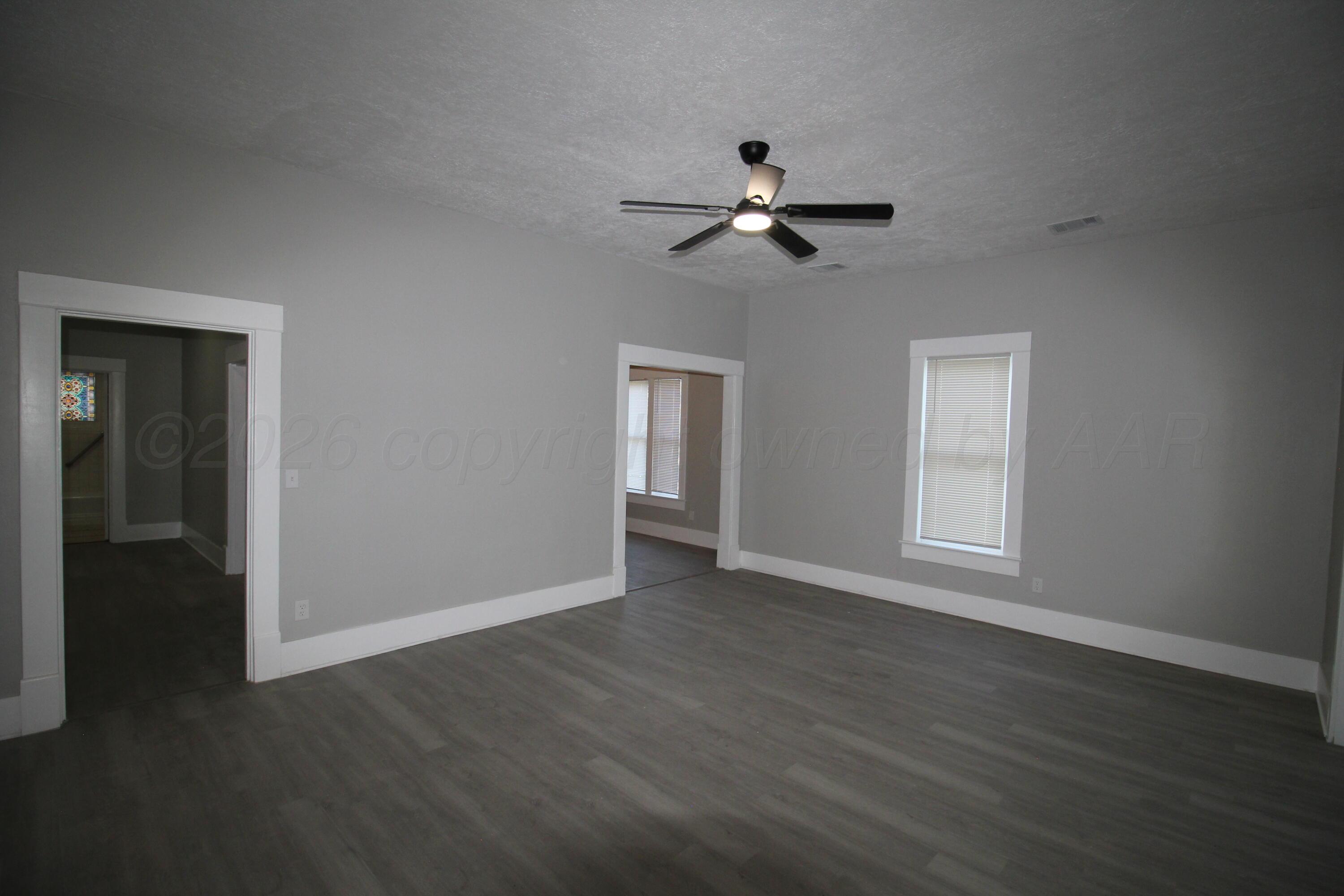 441 N Lee Avenue Property Photo 4