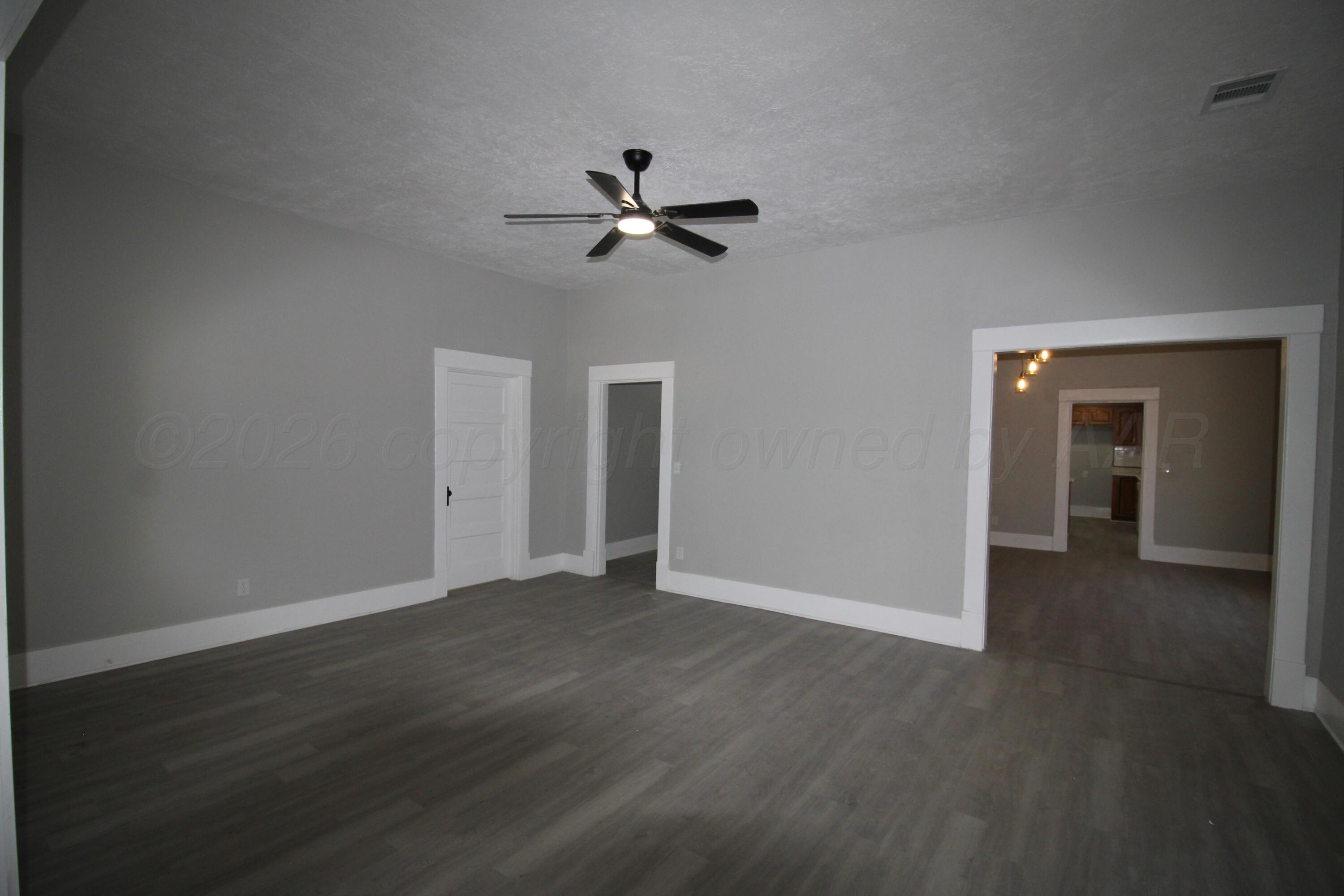 441 N Lee Avenue Property Photo 7