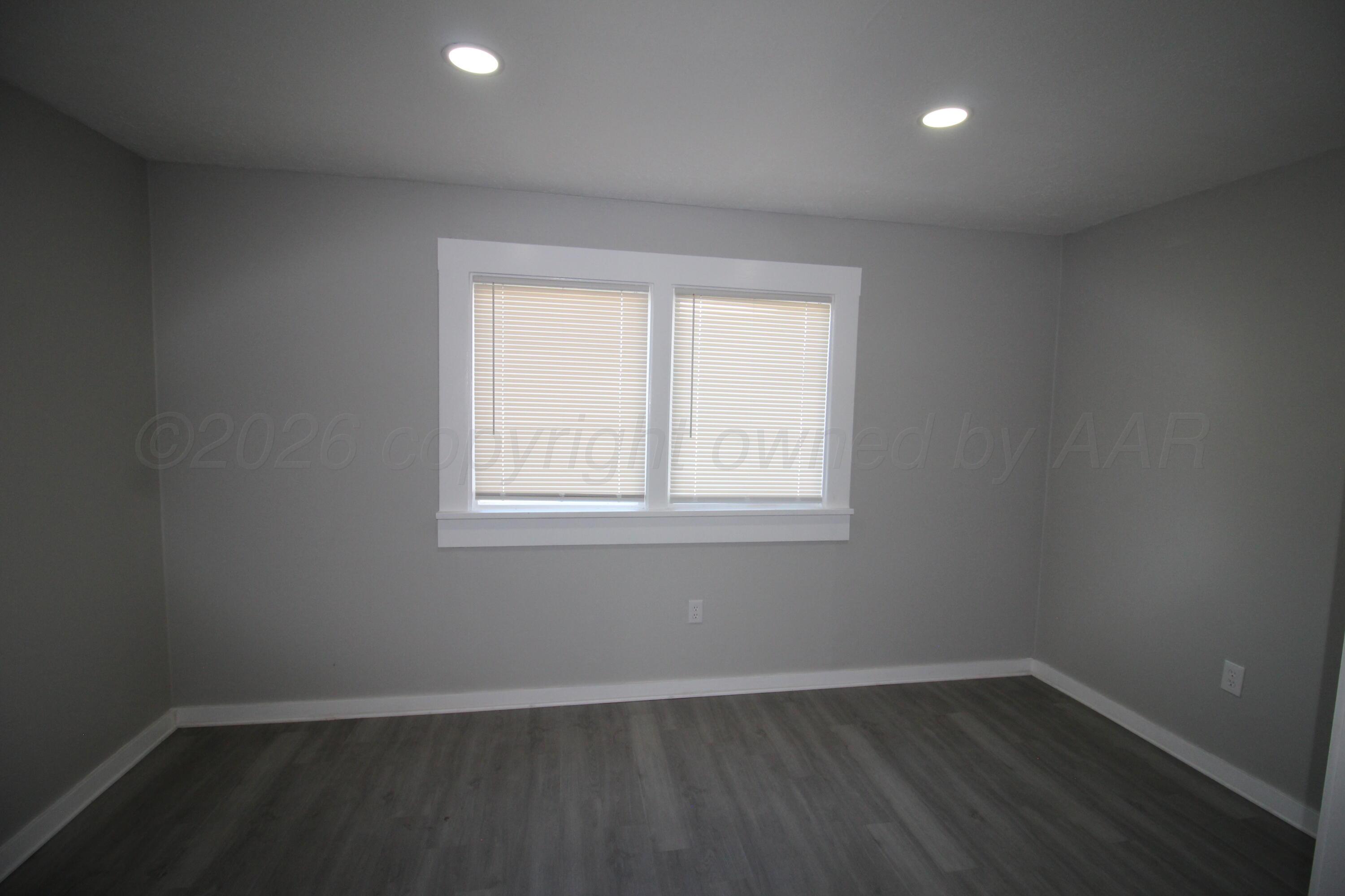 441 N Lee Avenue Property Photo 8