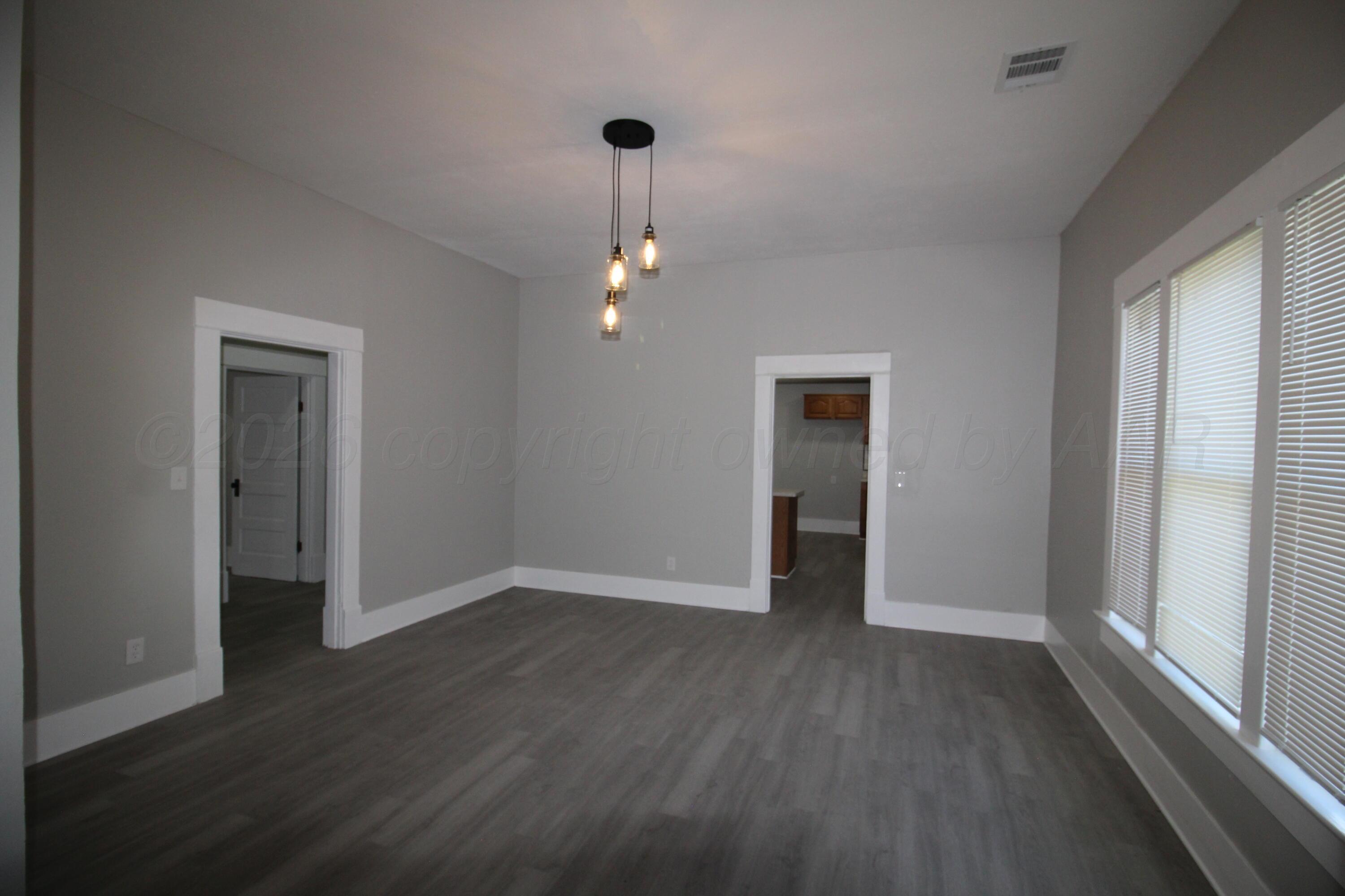 441 N Lee Avenue Property Photo 9