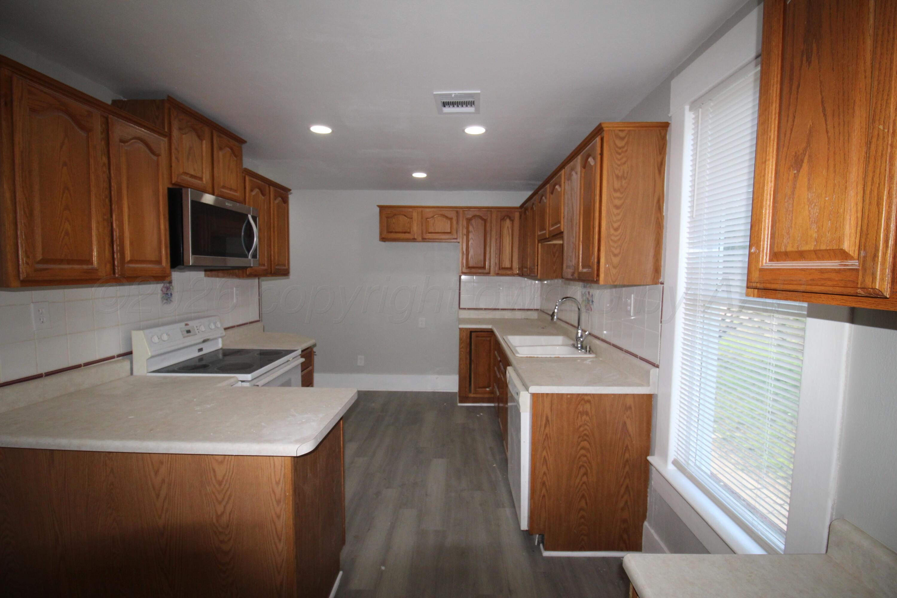 441 N Lee Avenue Property Photo 10