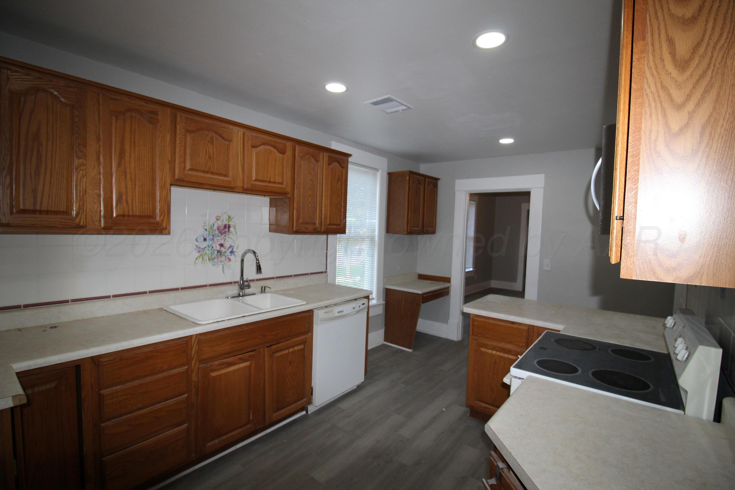441 N Lee Avenue Property Photo 11