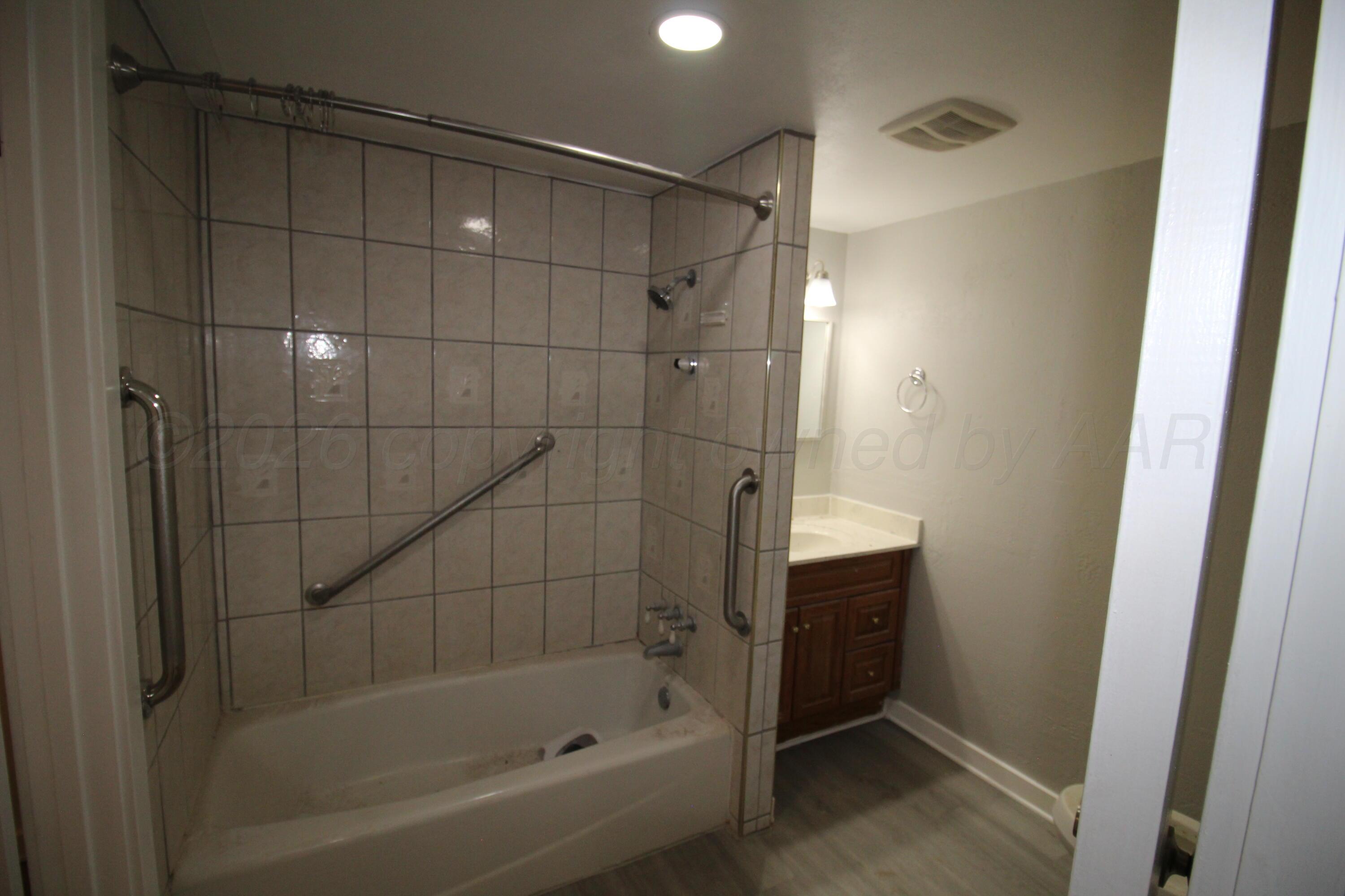 441 N Lee Avenue Property Photo 13