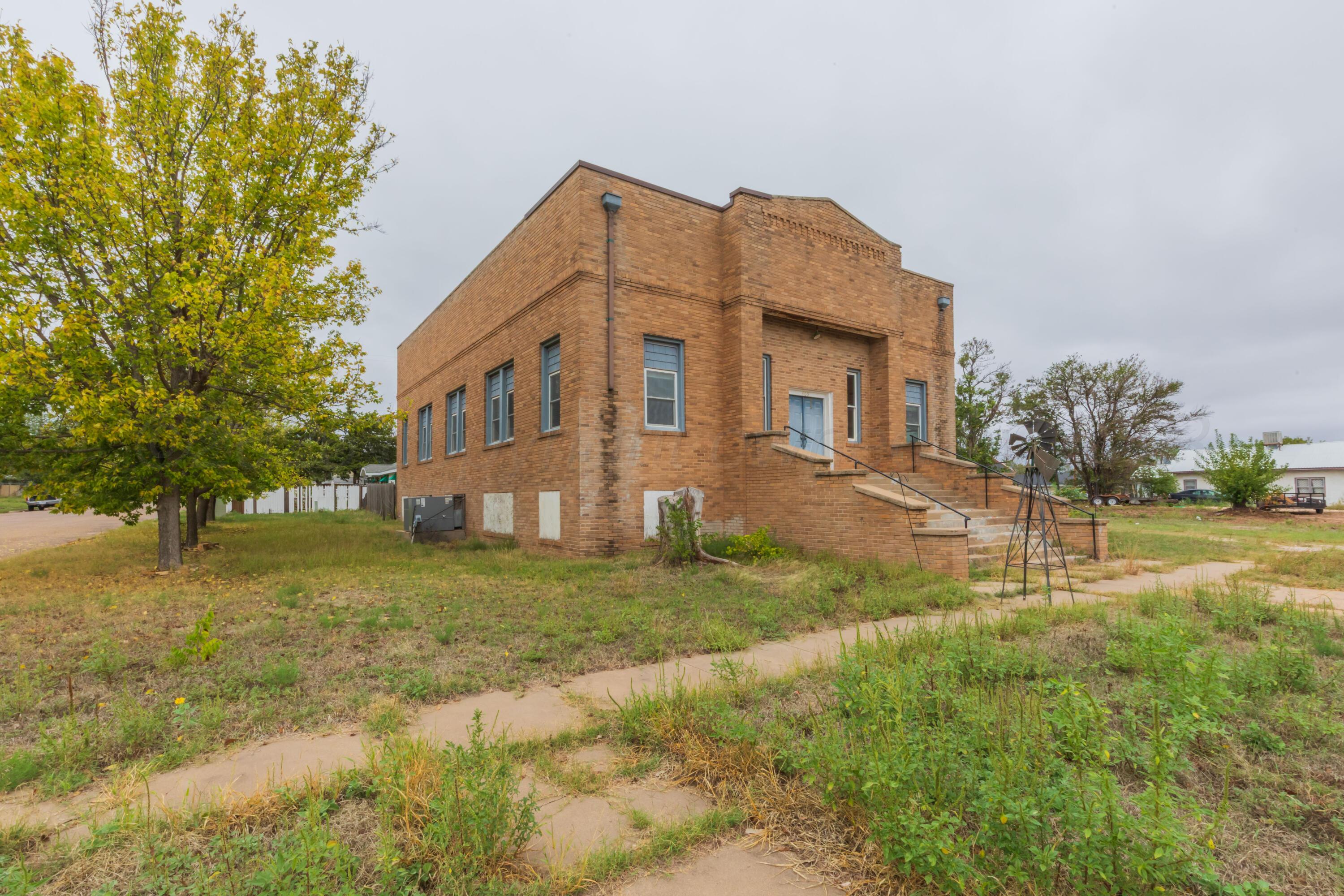 409 Gray Street Property Photo 2