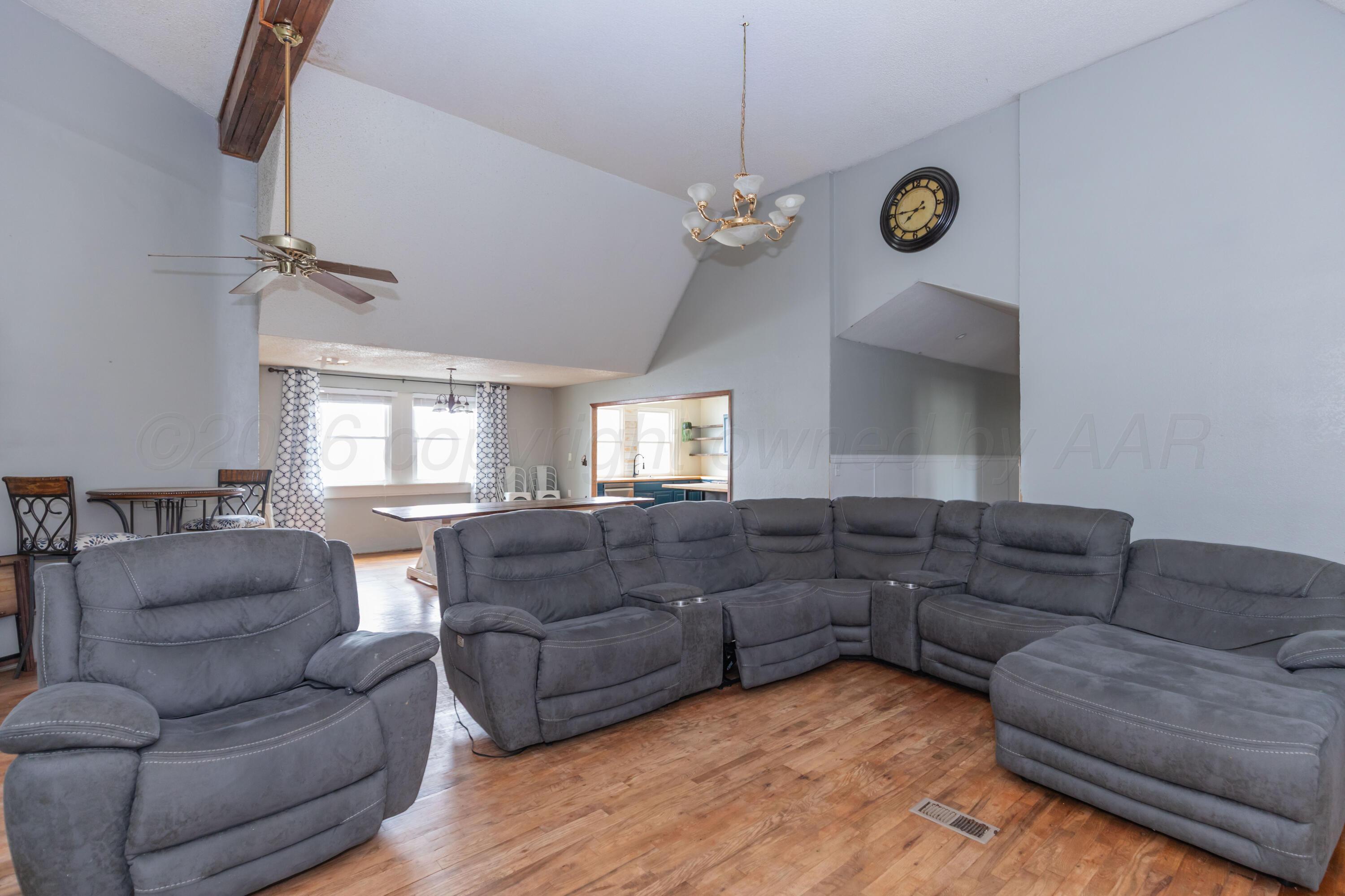 409 Gray Street Property Photo 11
