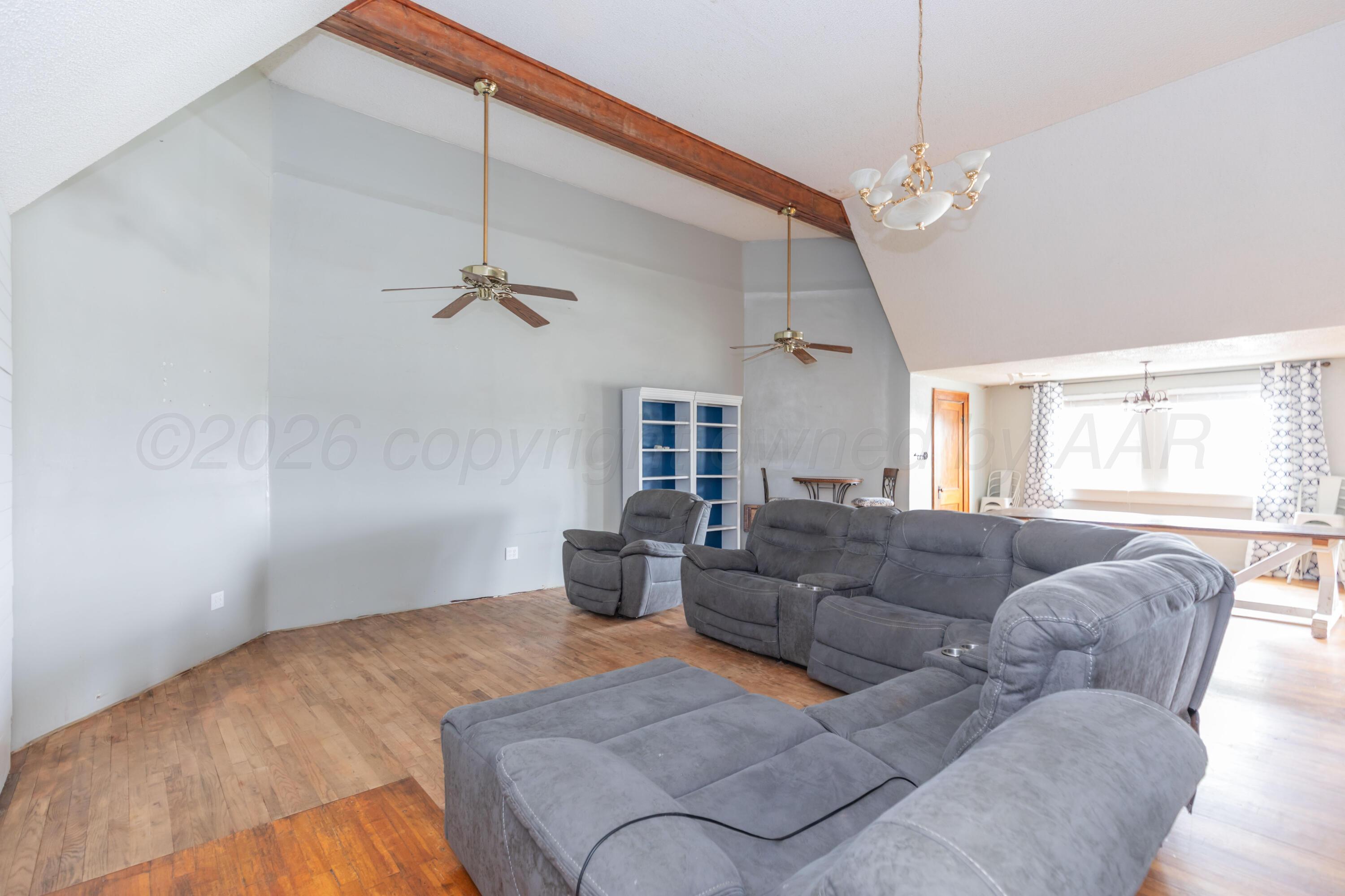 409 Gray Street Property Photo 12